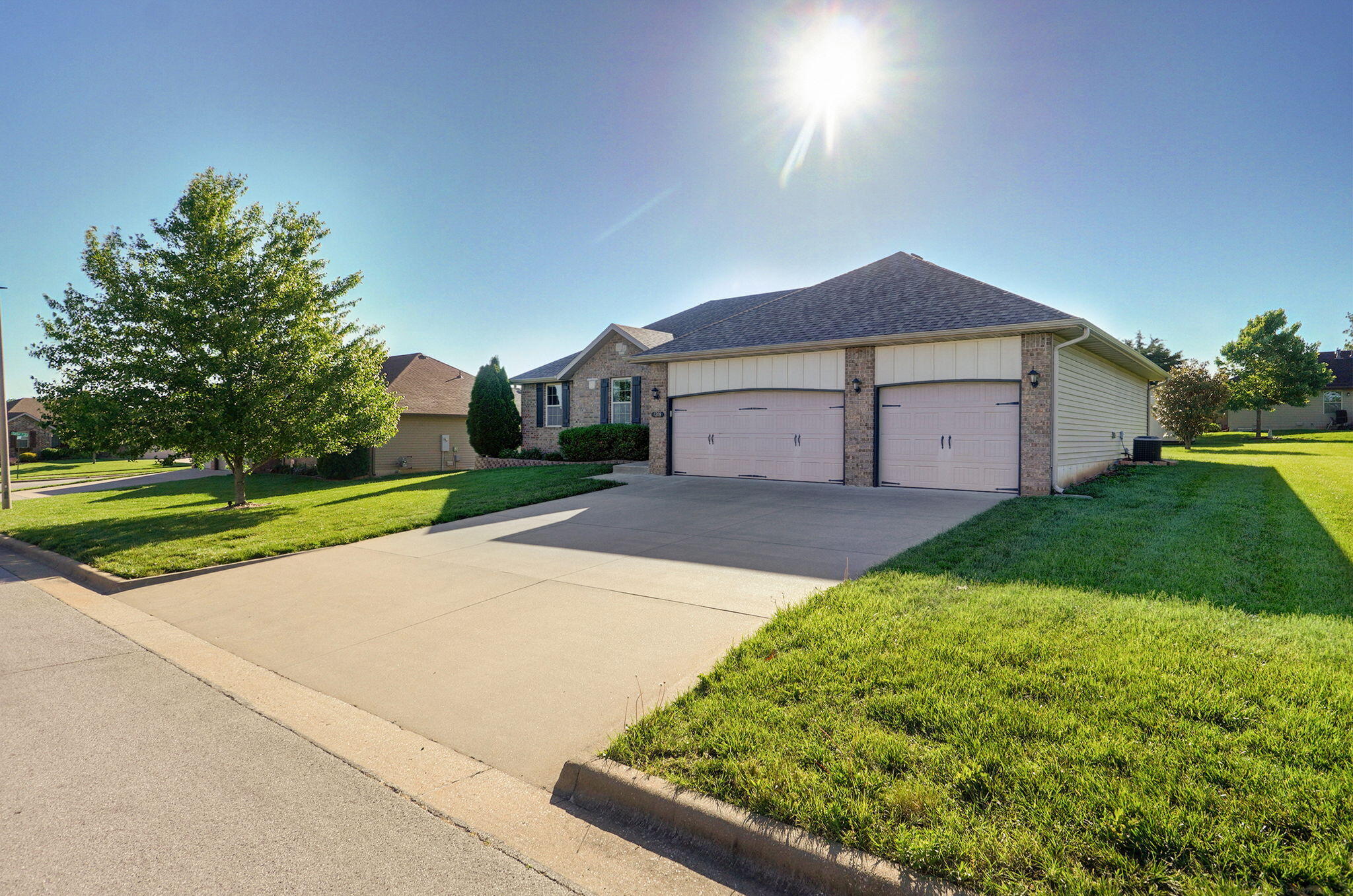 1208 South Jaylin Avenue Property Photo 3