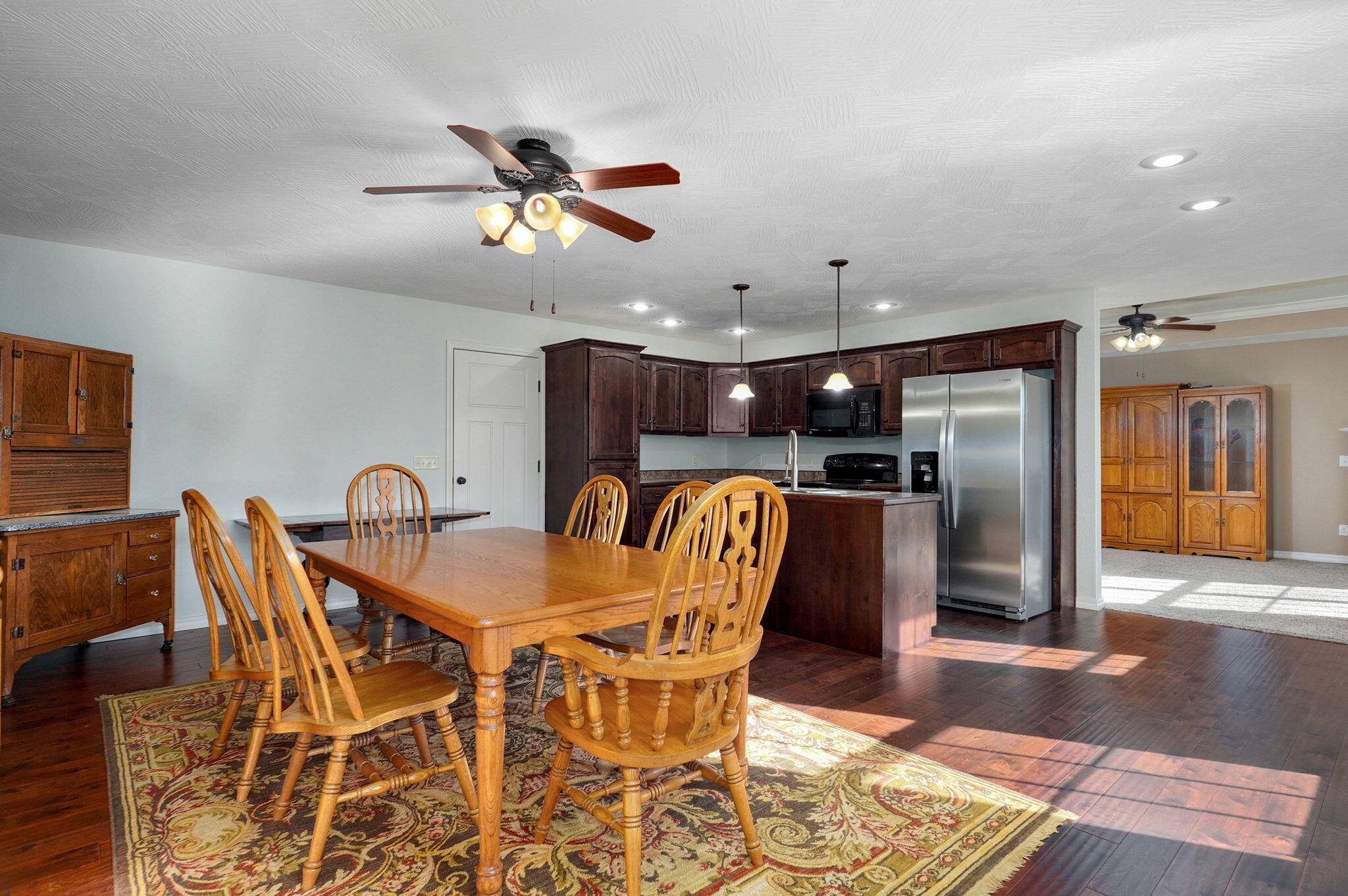 1208 South Jaylin Avenue Property Photo 5