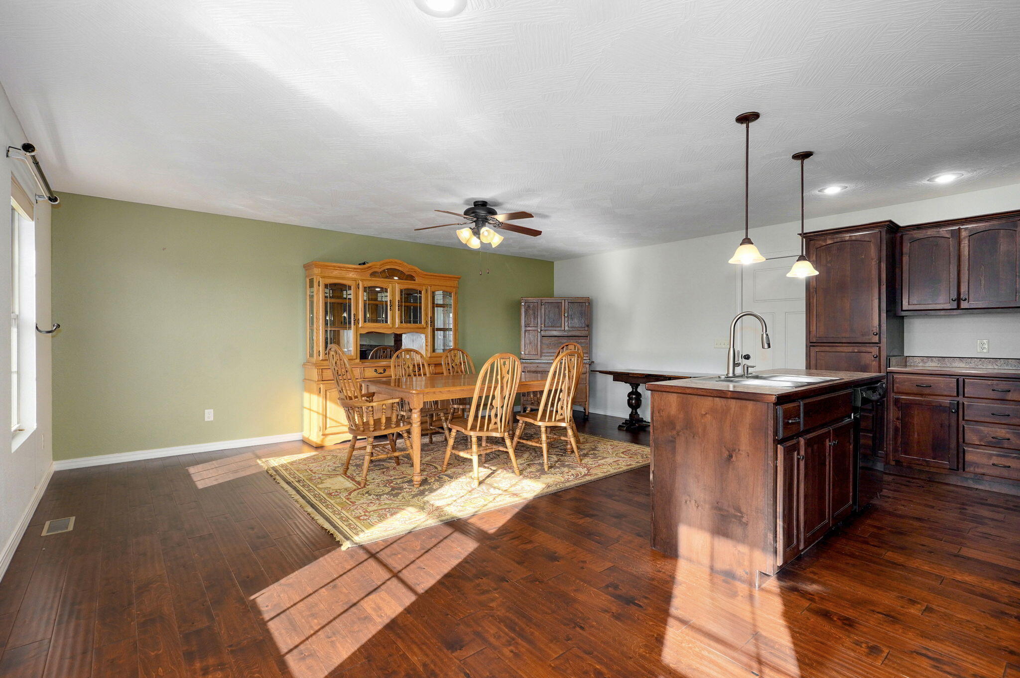 1208 South Jaylin Avenue Property Photo 6
