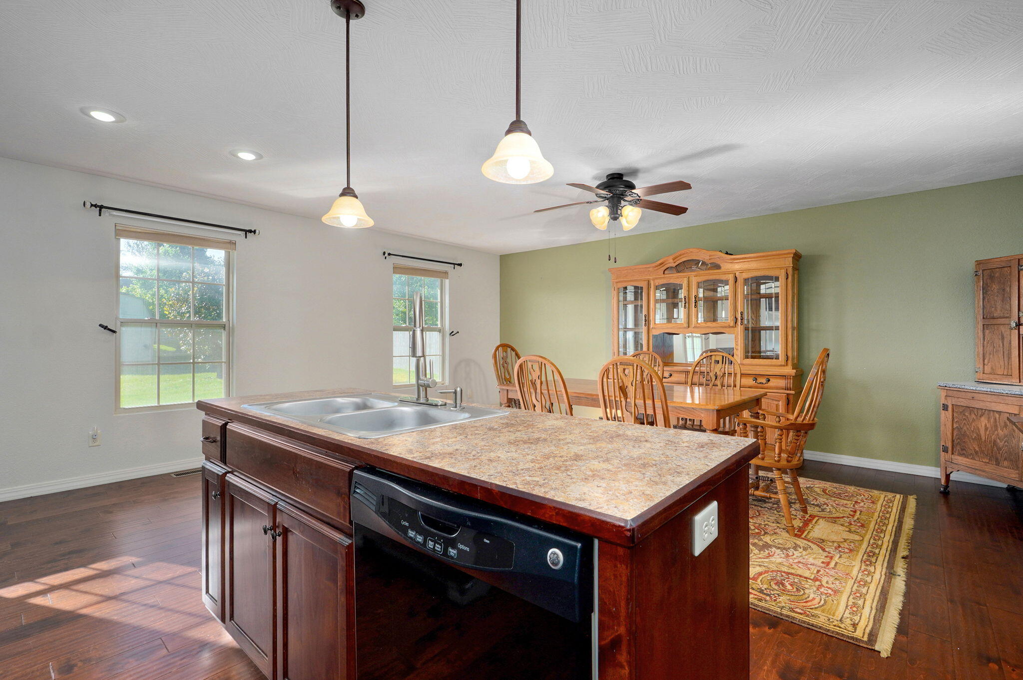 1208 South Jaylin Avenue Property Photo 9