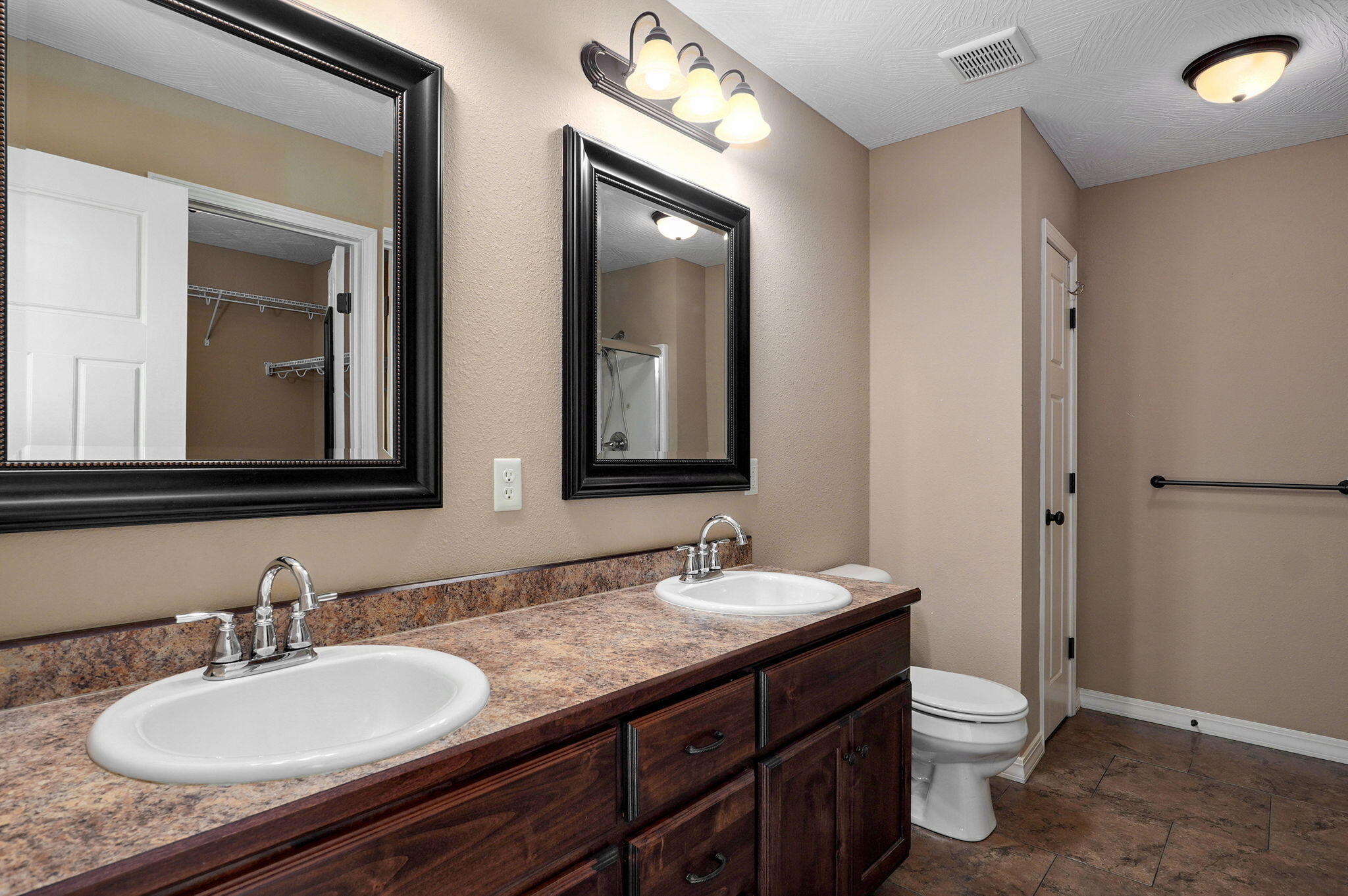 1208 South Jaylin Avenue Property Photo 17