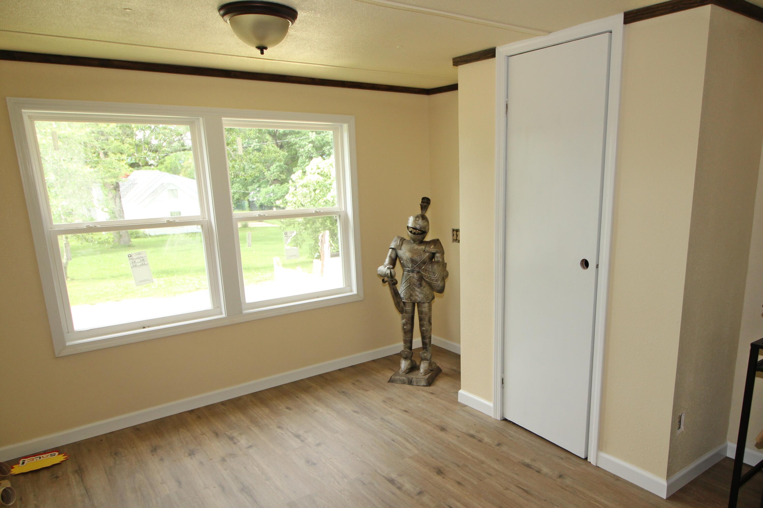 927 Race Street Property Photo 3