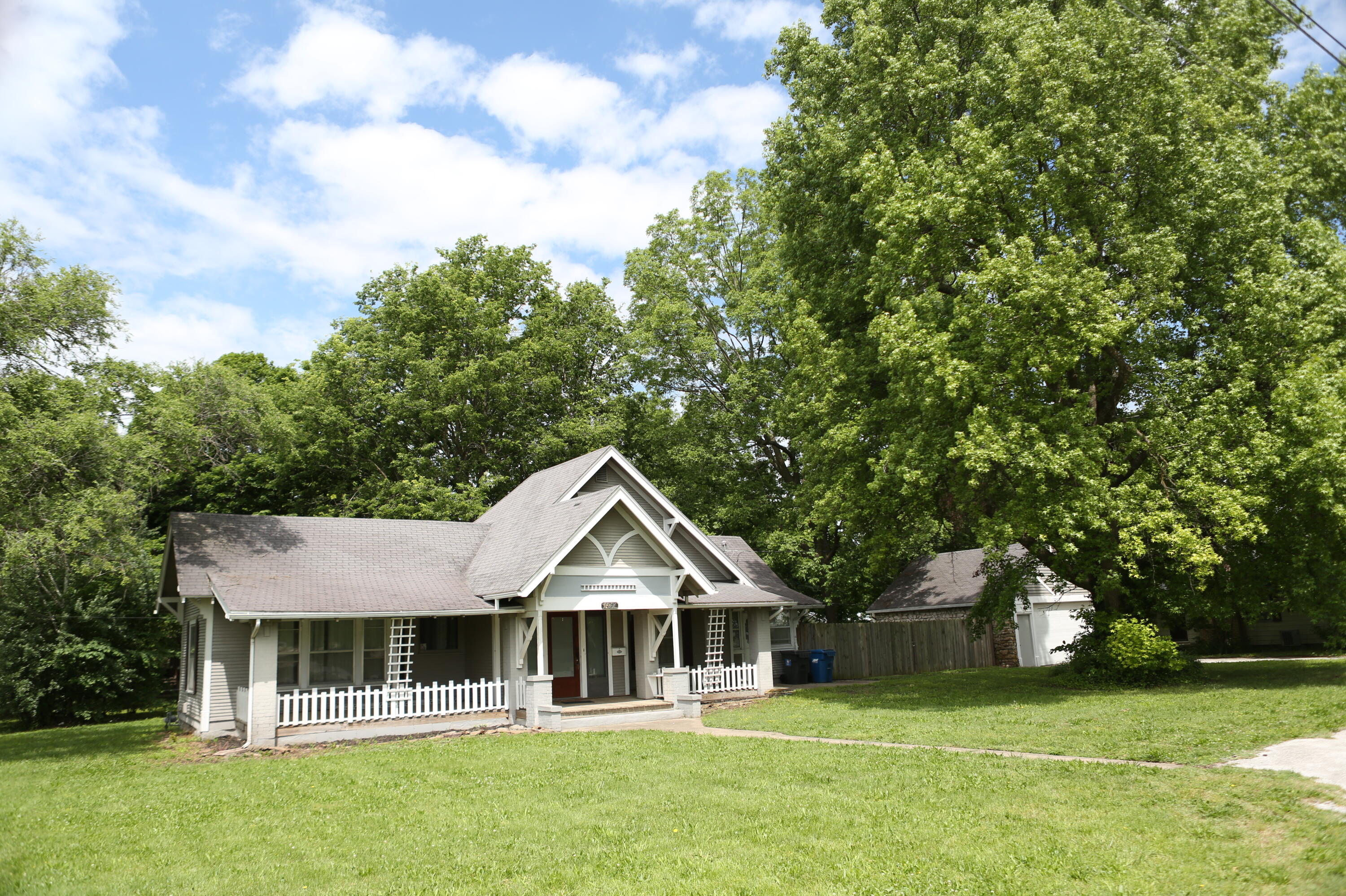 107 North Walnut Avenue Property Photo 1