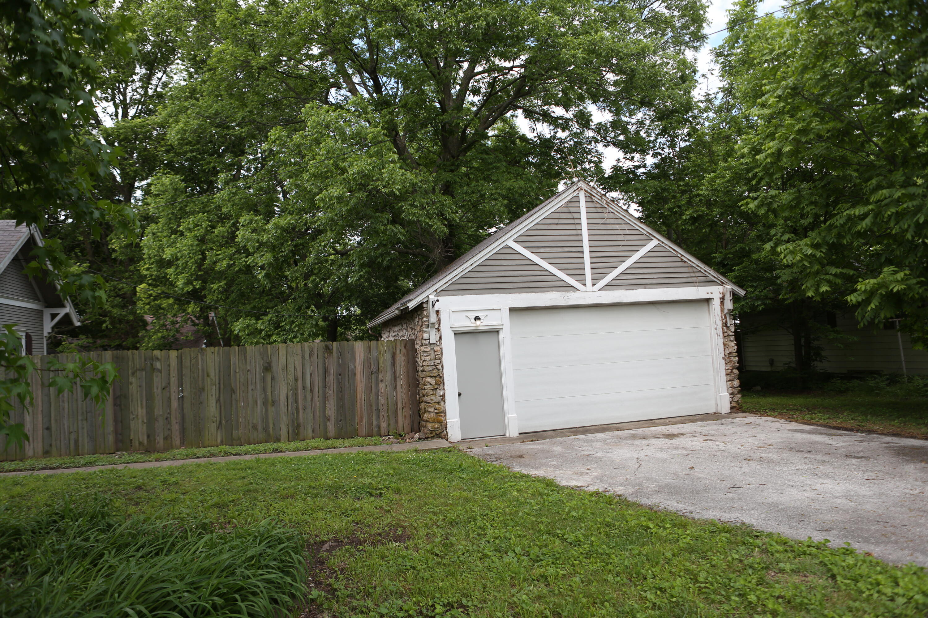 107 North Walnut Avenue Property Photo 2
