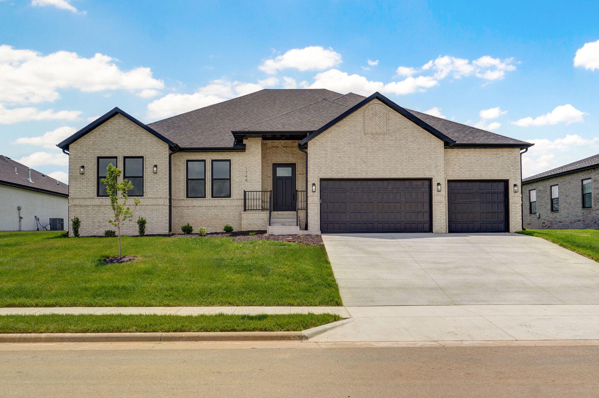 1702 East Cobblestone Drive Property Photo 1