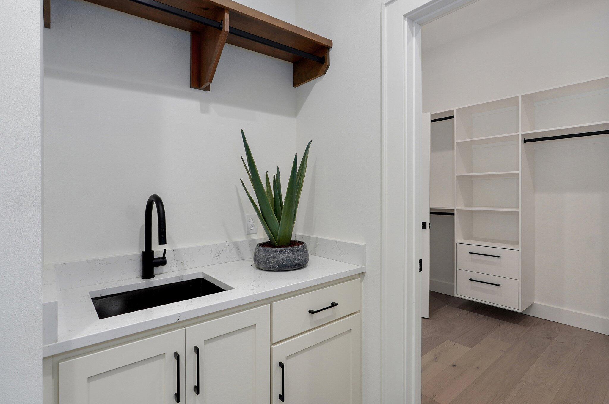 1702 East Cobblestone Drive Property Photo 35