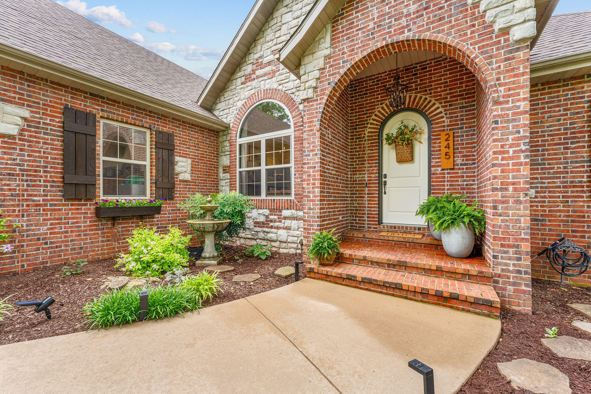 245 William Place Property Photo 4