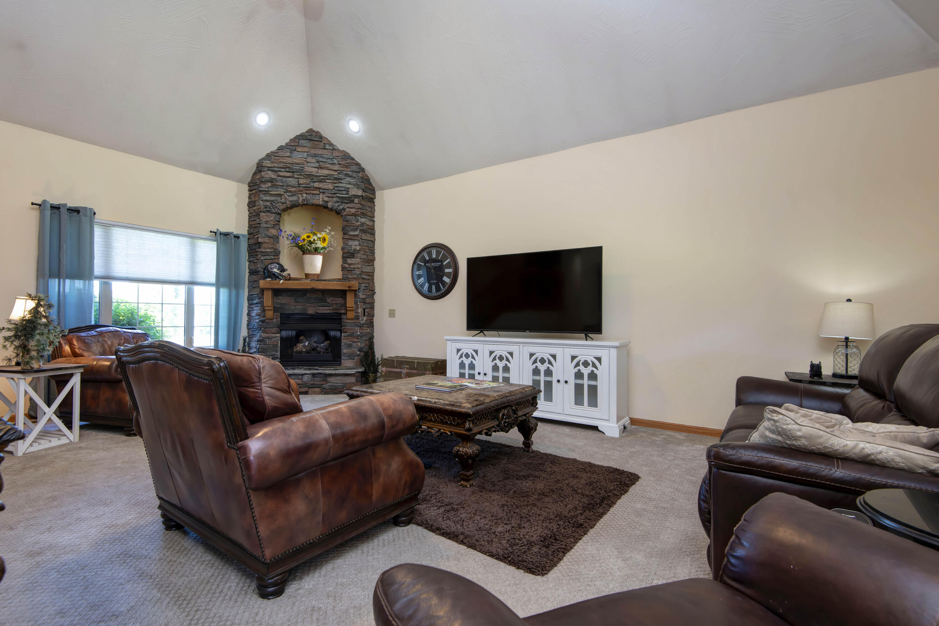 524 Quail Run Street Property Photo 12