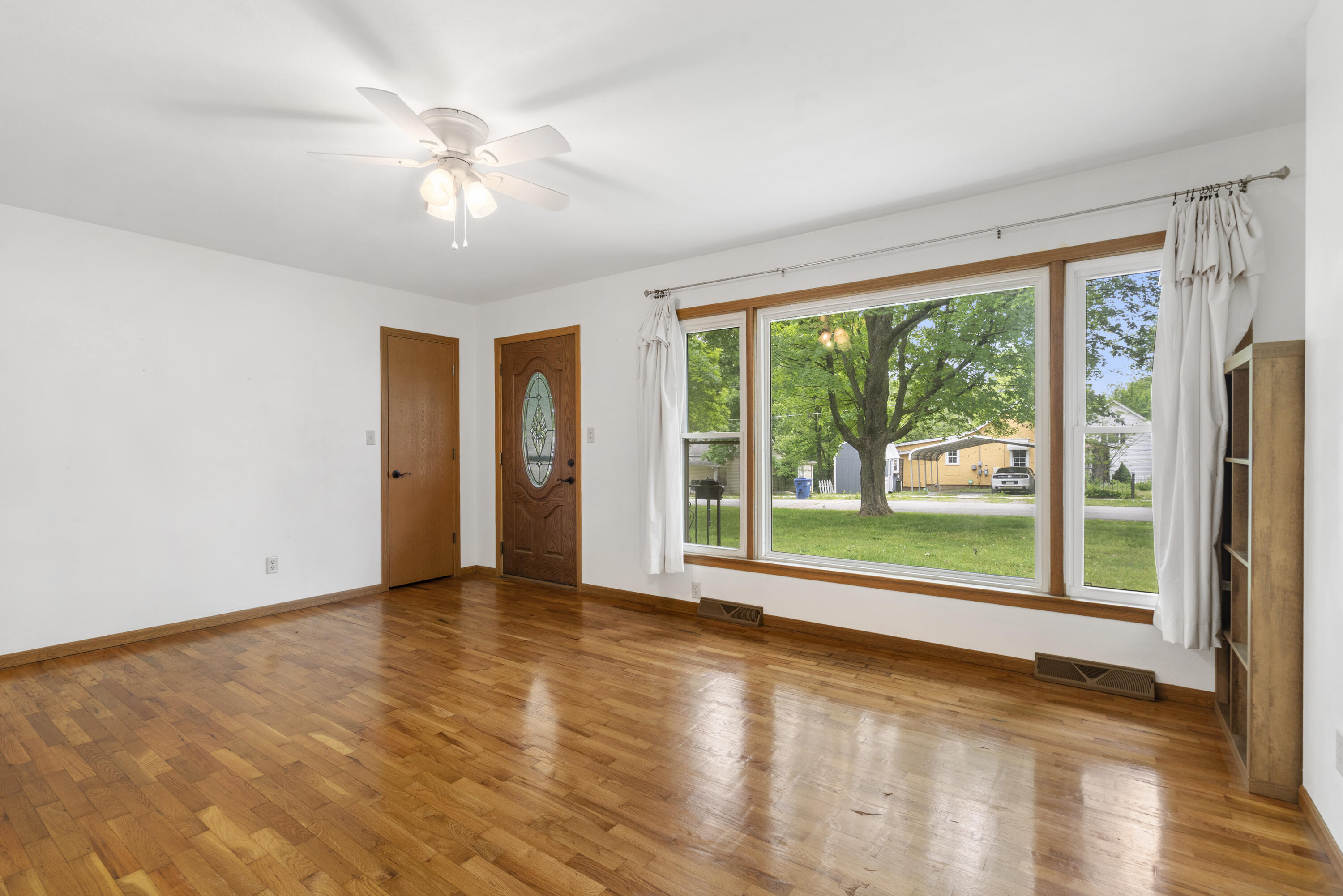 300 South High Avenue Property Photo 2