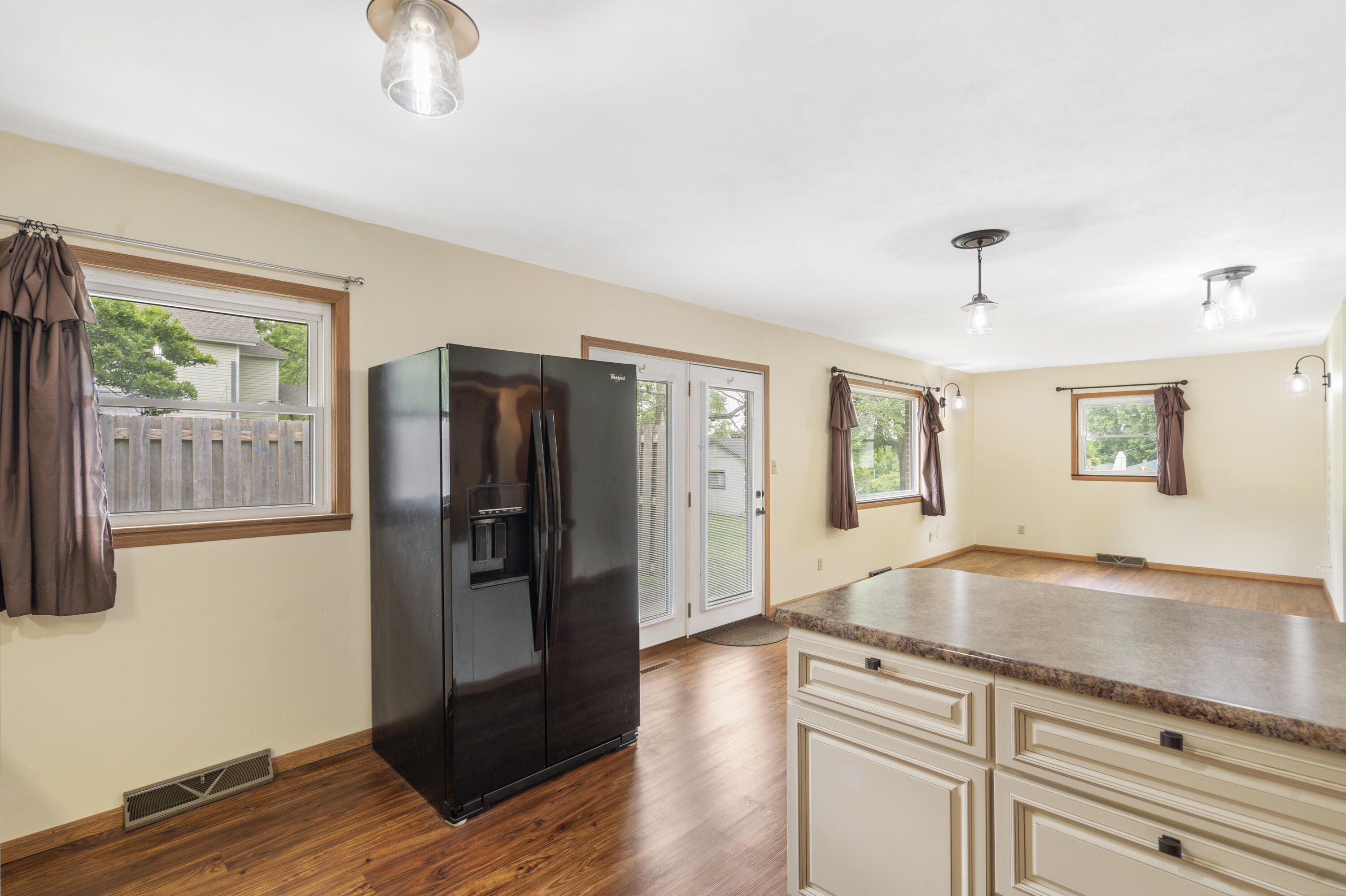 300 South High Avenue Property Photo 8