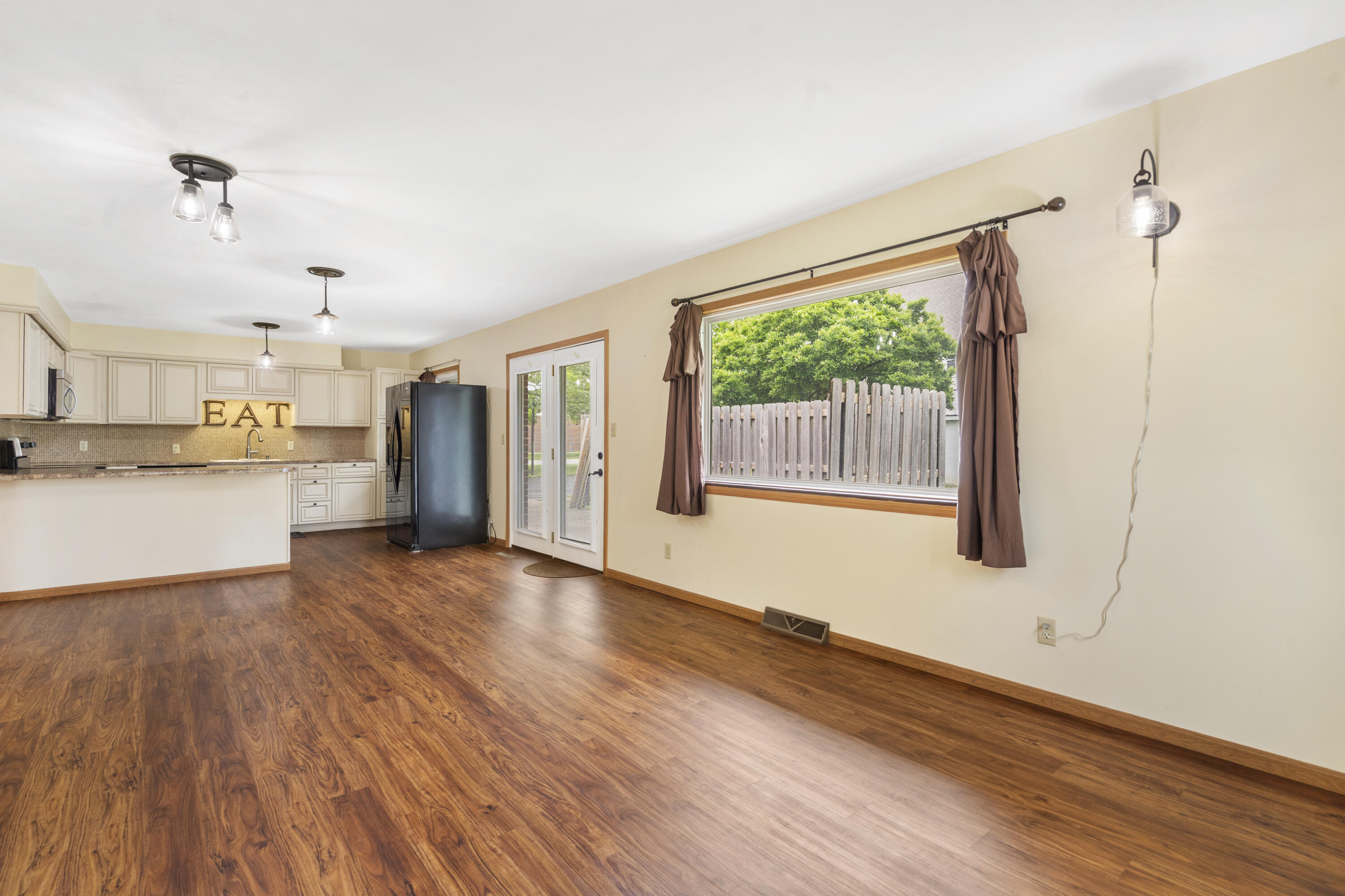 300 South High Avenue Property Photo 9