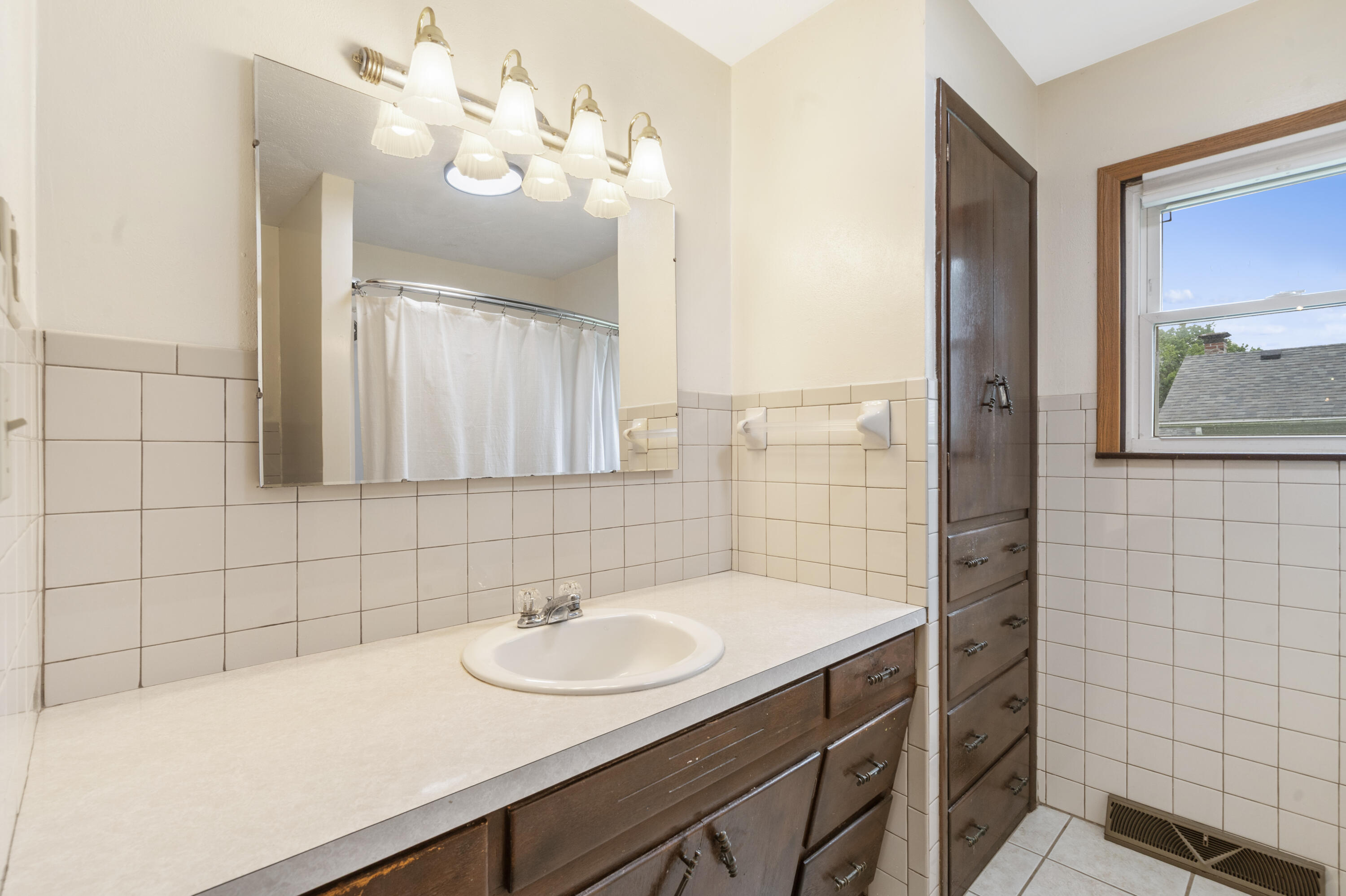 300 South High Avenue Property Photo 17