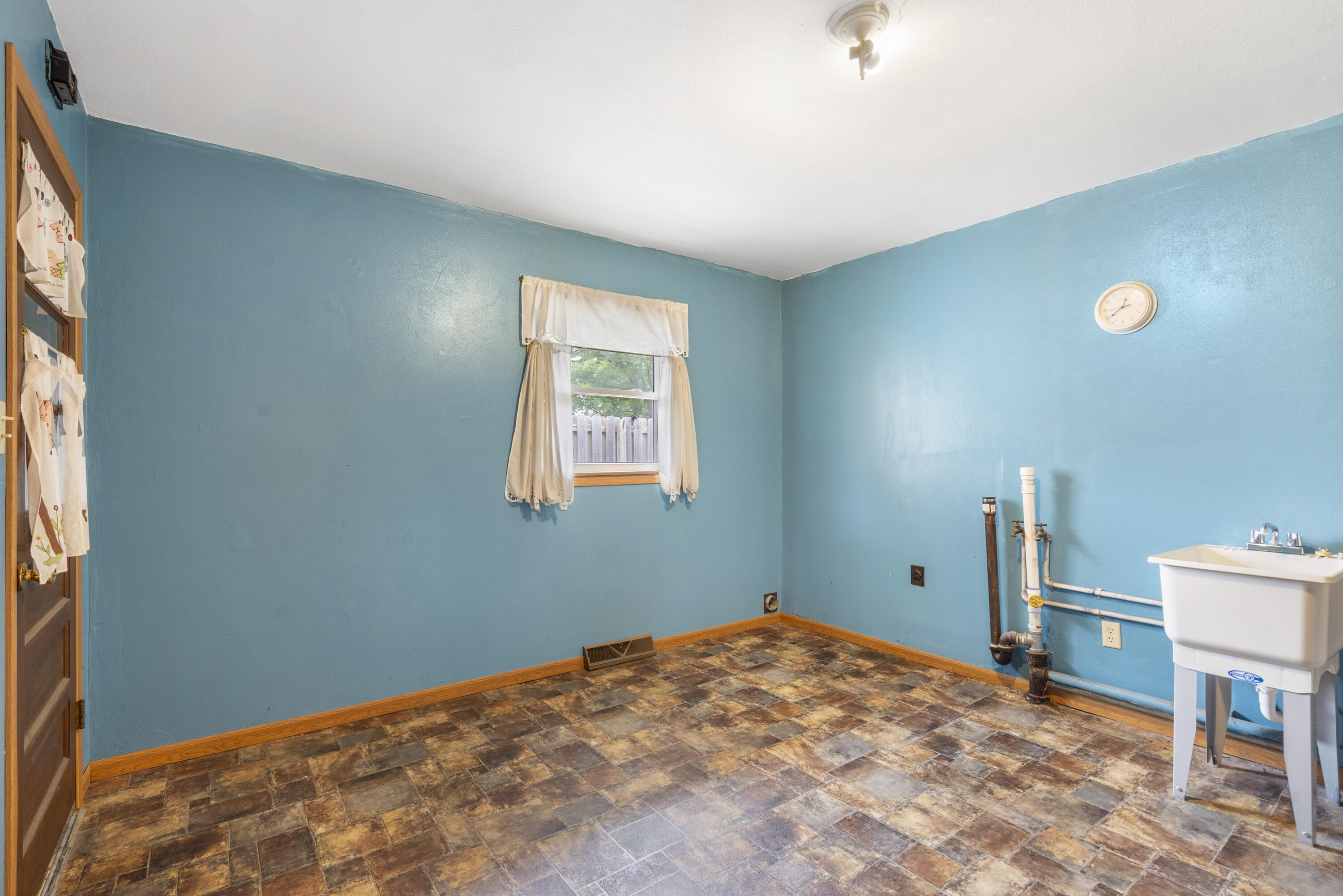 300 South High Avenue Property Photo 18