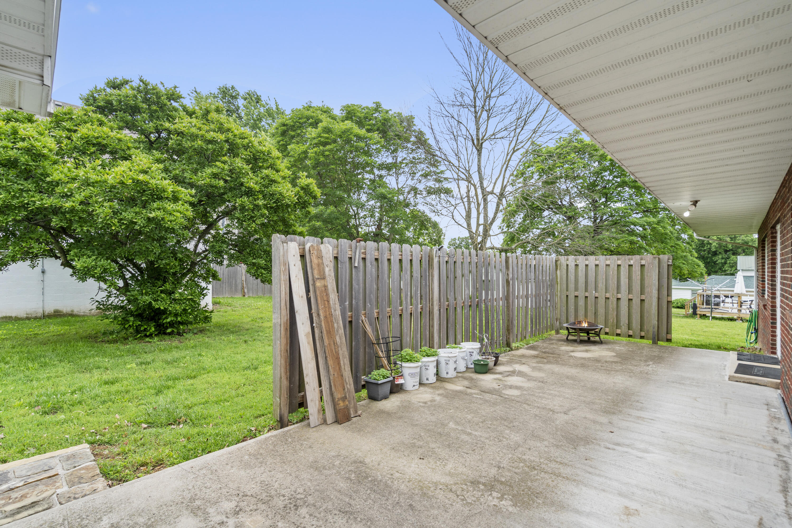 300 South High Avenue Property Photo 19