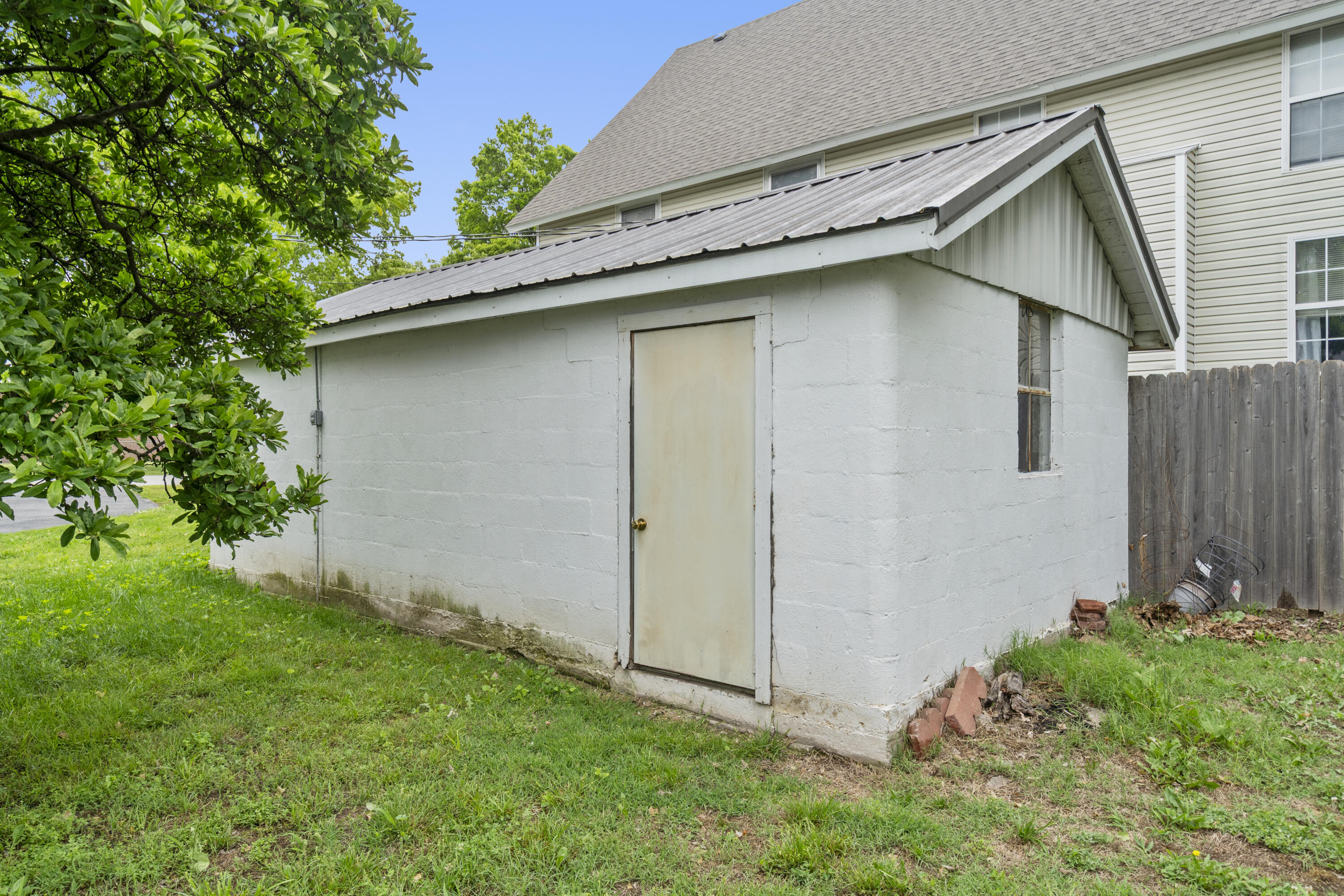 300 South High Avenue Property Photo 23