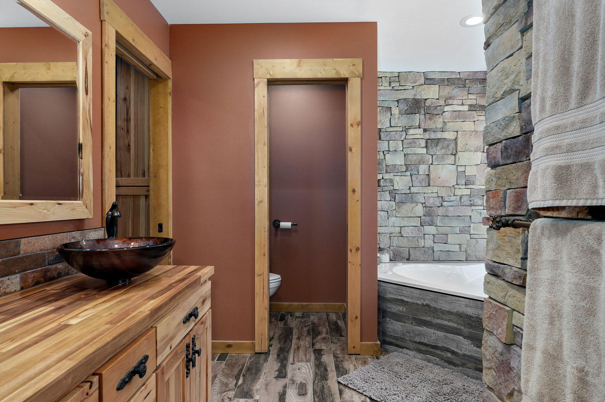 8403 Lawrence 1040 Property Photo 24