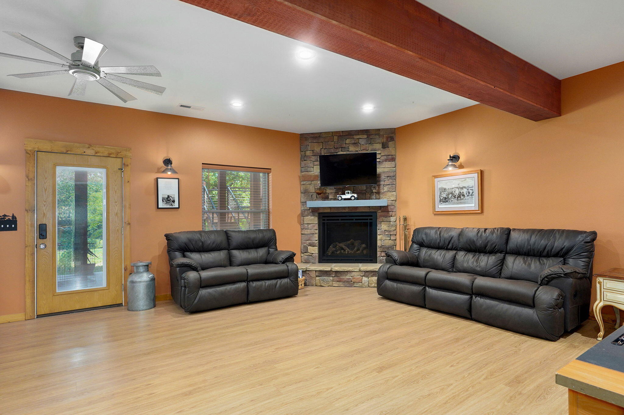 8403 Lawrence 1040 Property Photo 38