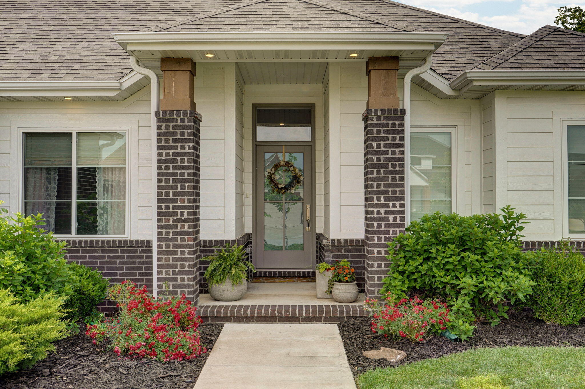 735 North Fox Hill Circle Property Photo 4