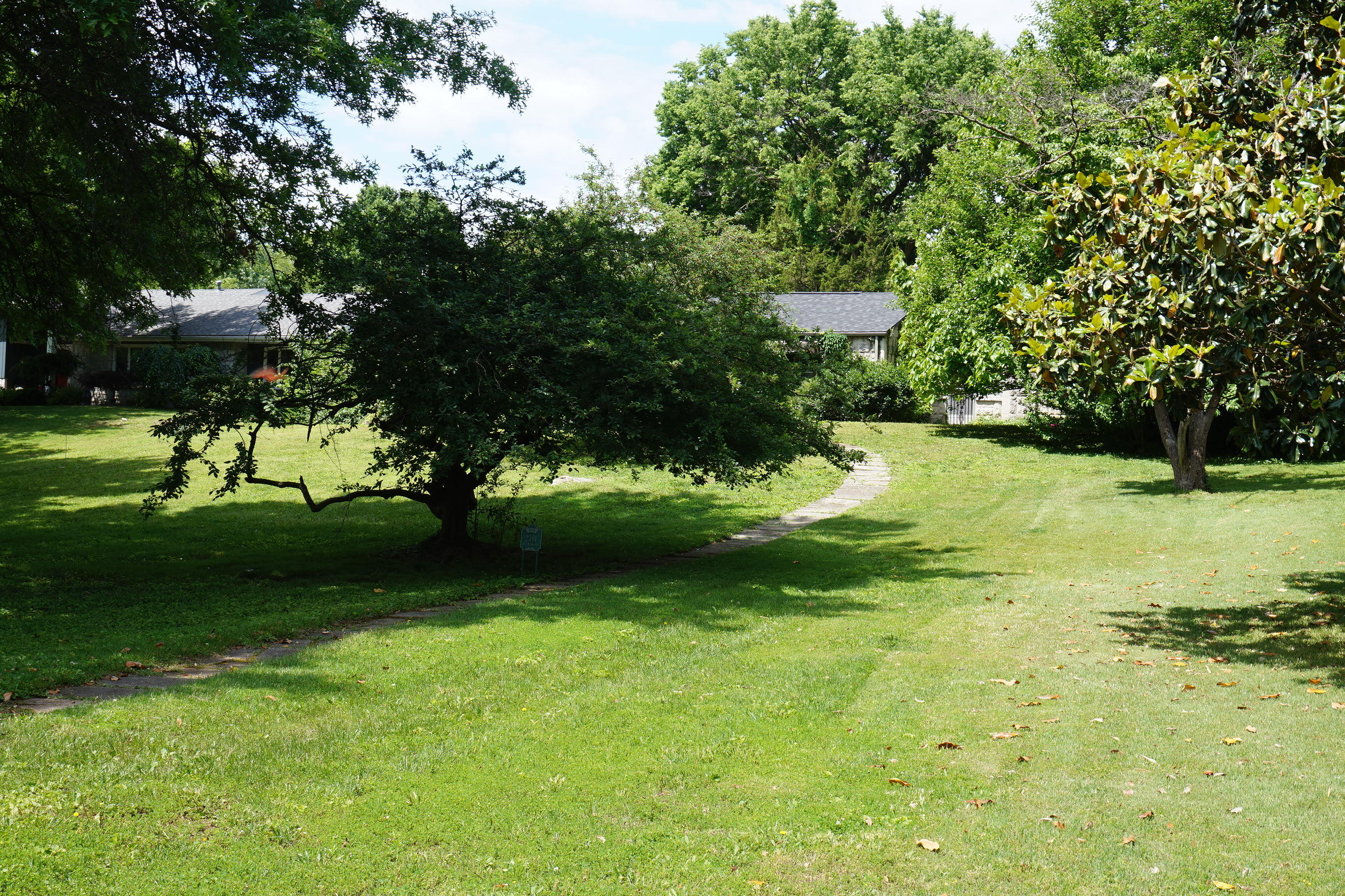 2391 South Brentwood Boulevard Property Photo 3