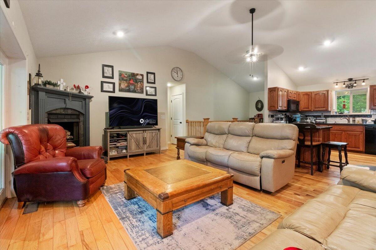 657 Plentywood Lane Property Photo 6