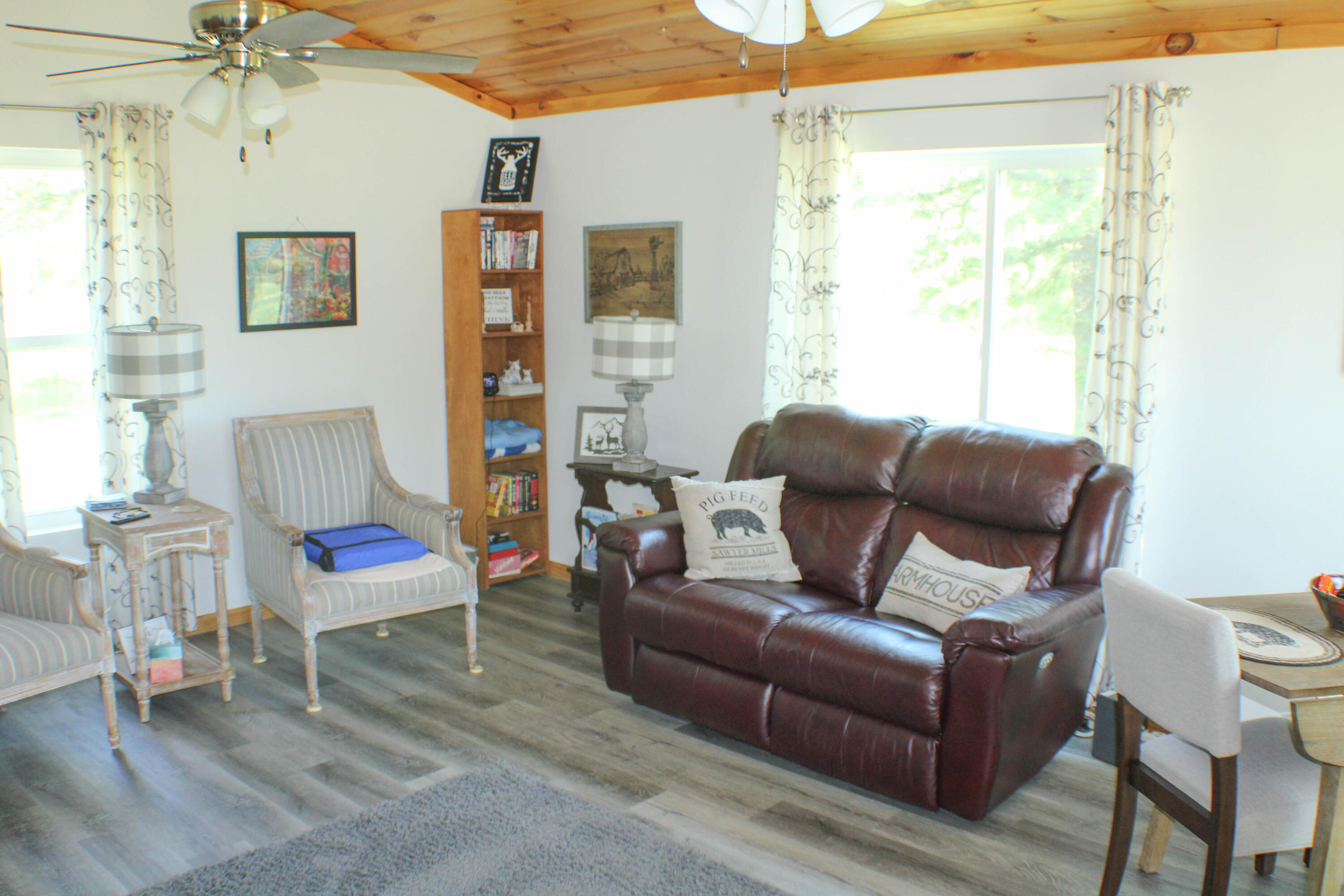 821 Northwest B Highway Property Photo 17