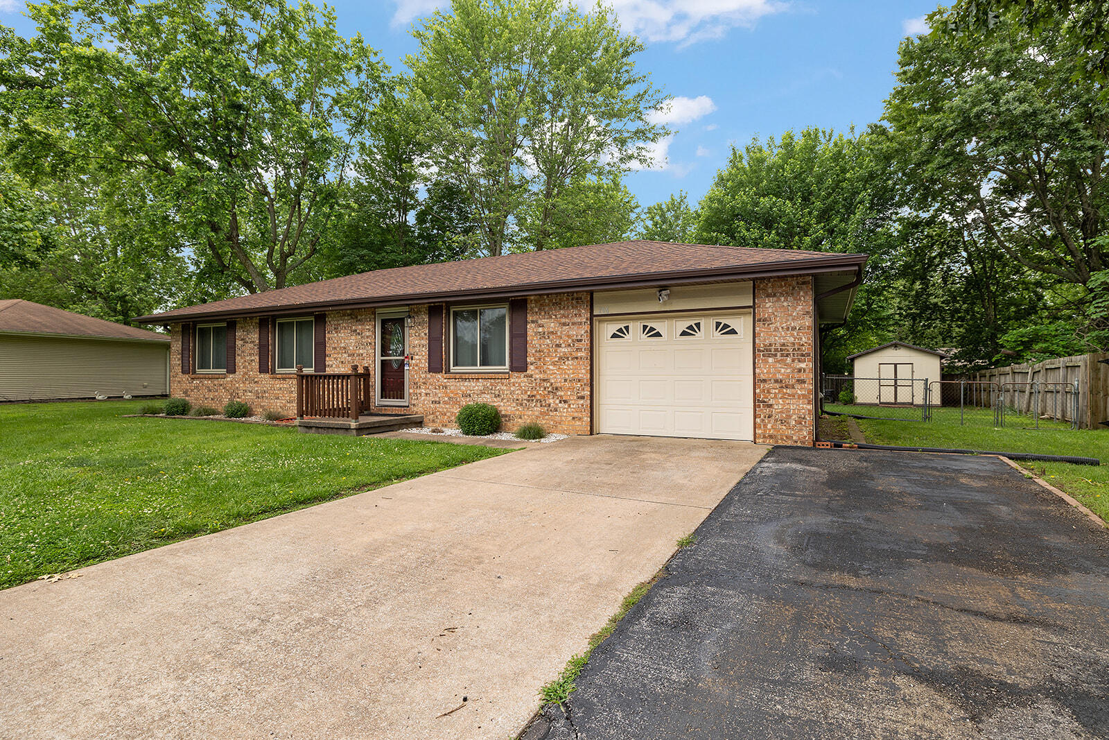 205 South Cottonwood Avenue Property Photo 1