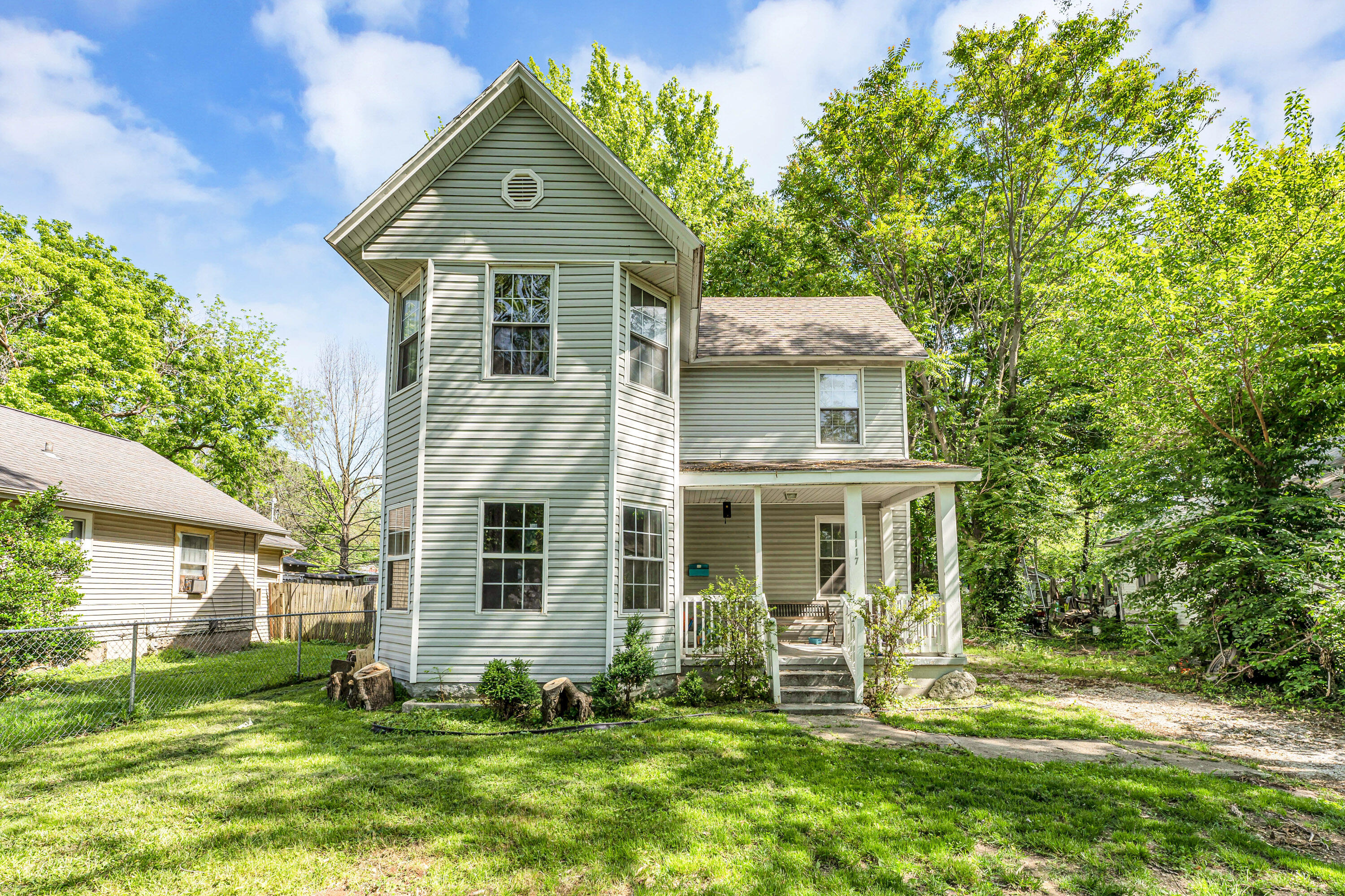 1117 West Lynn Street Property Photo 1