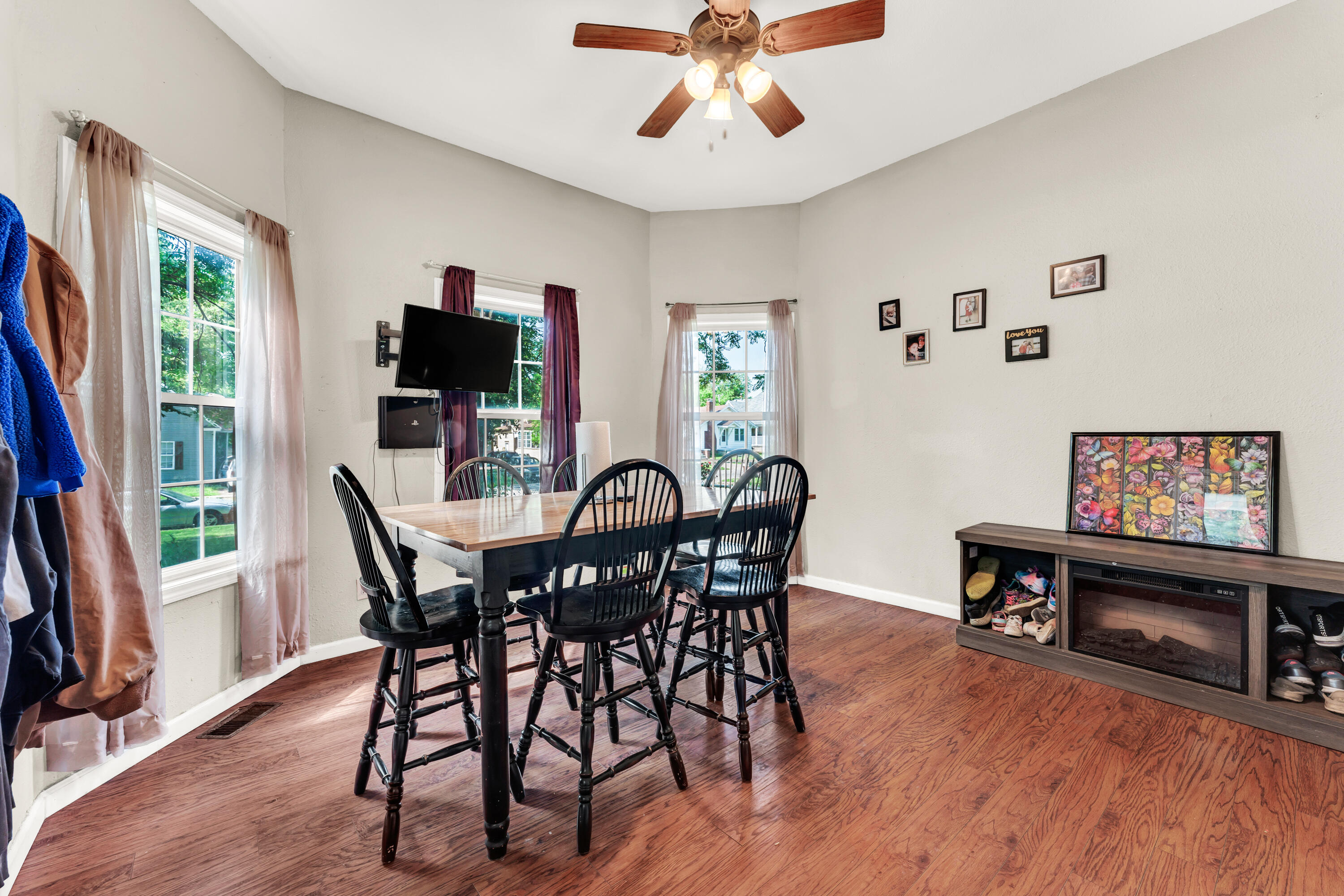 1117 West Lynn Street Property Photo 5