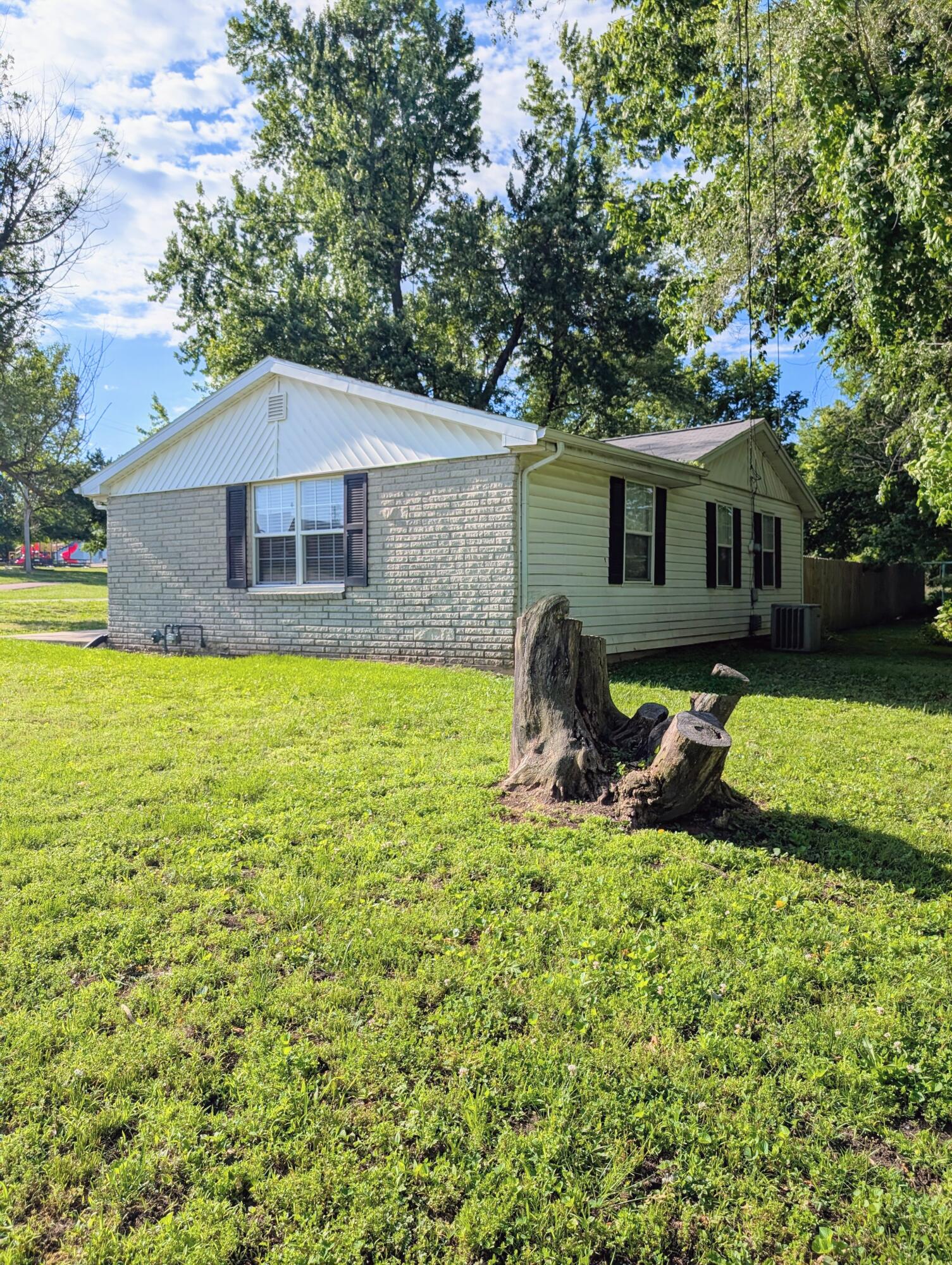 204 East College Street Property Photo 3