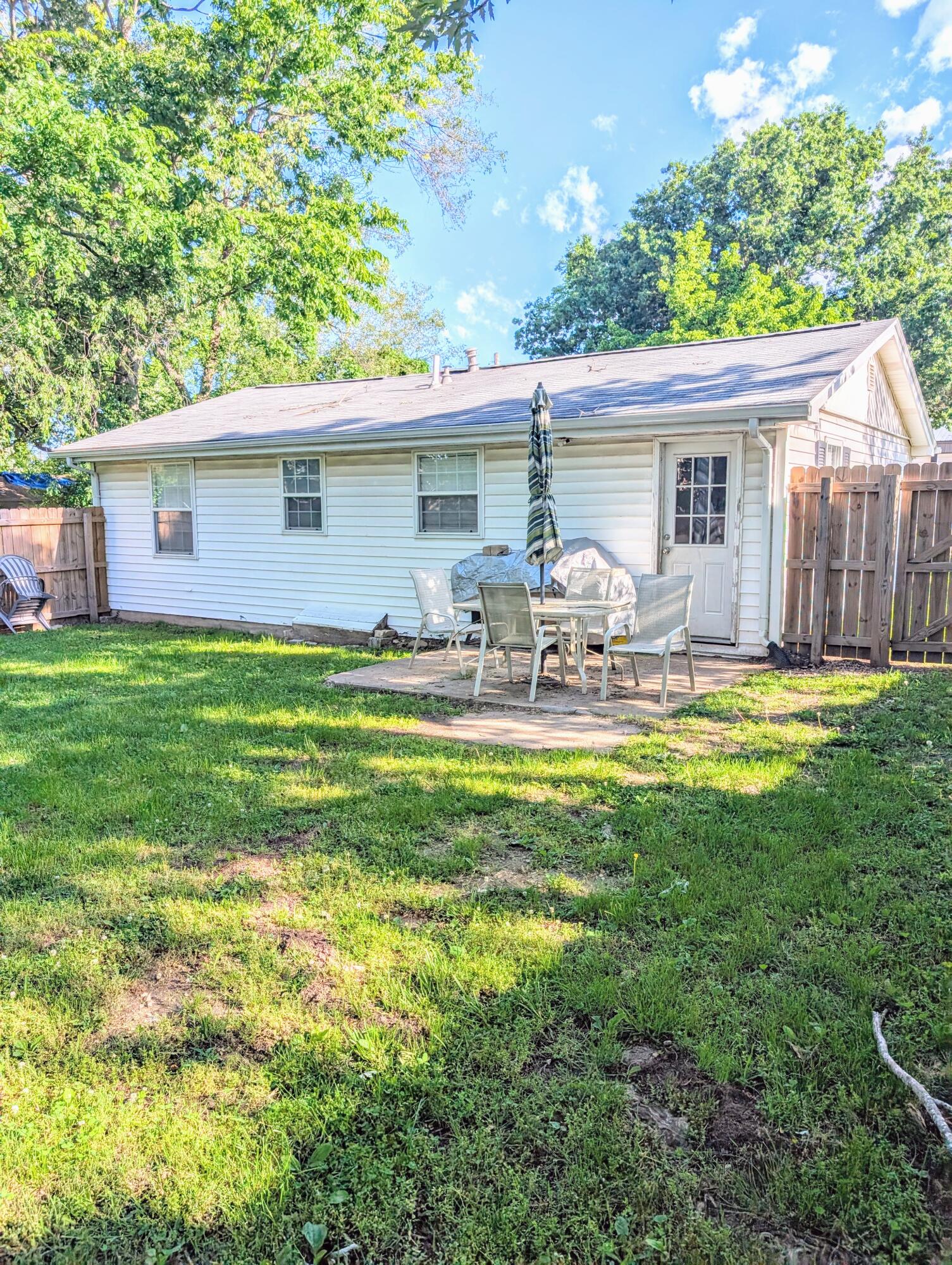 204 East College Street Property Photo 4