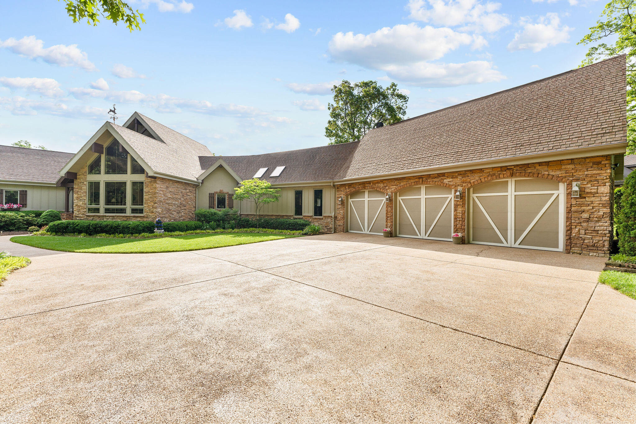 197 Falling Leaf Court Property Photo 11
