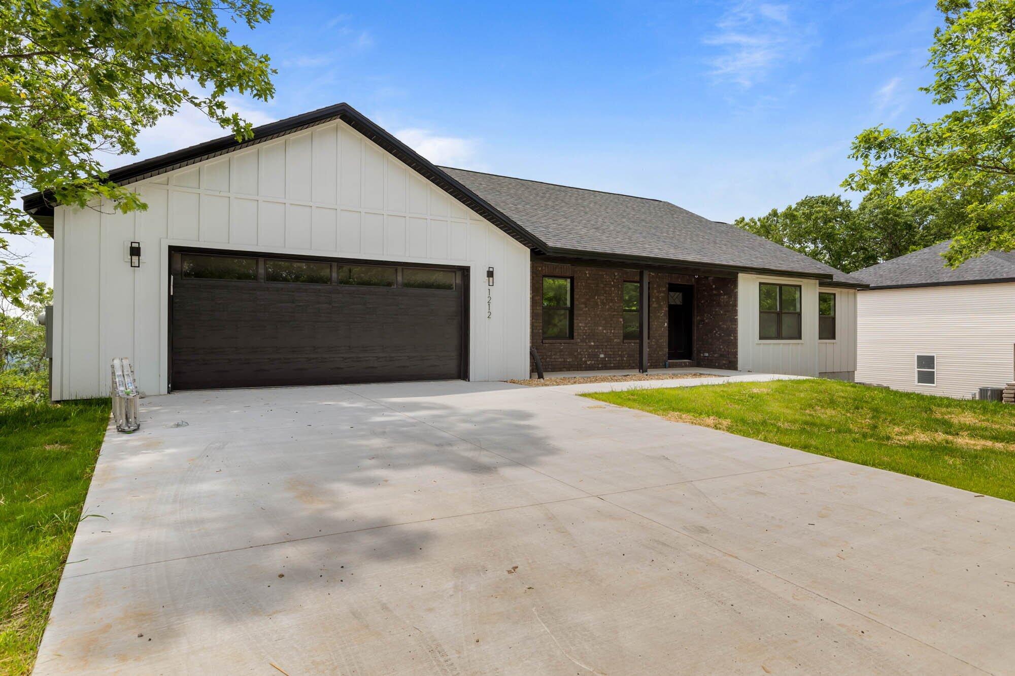 1212 Emory Creek Boulevard Property Photo 3