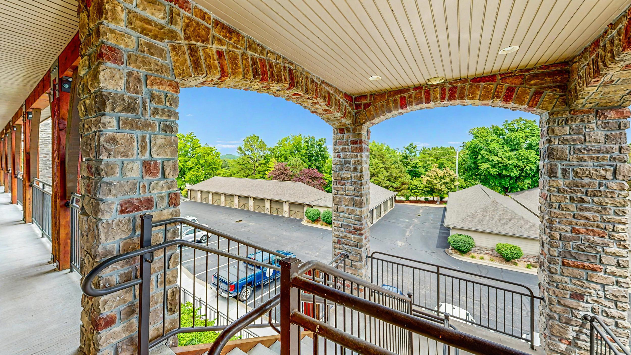 123 Royal Vista Drive Property Photo 5