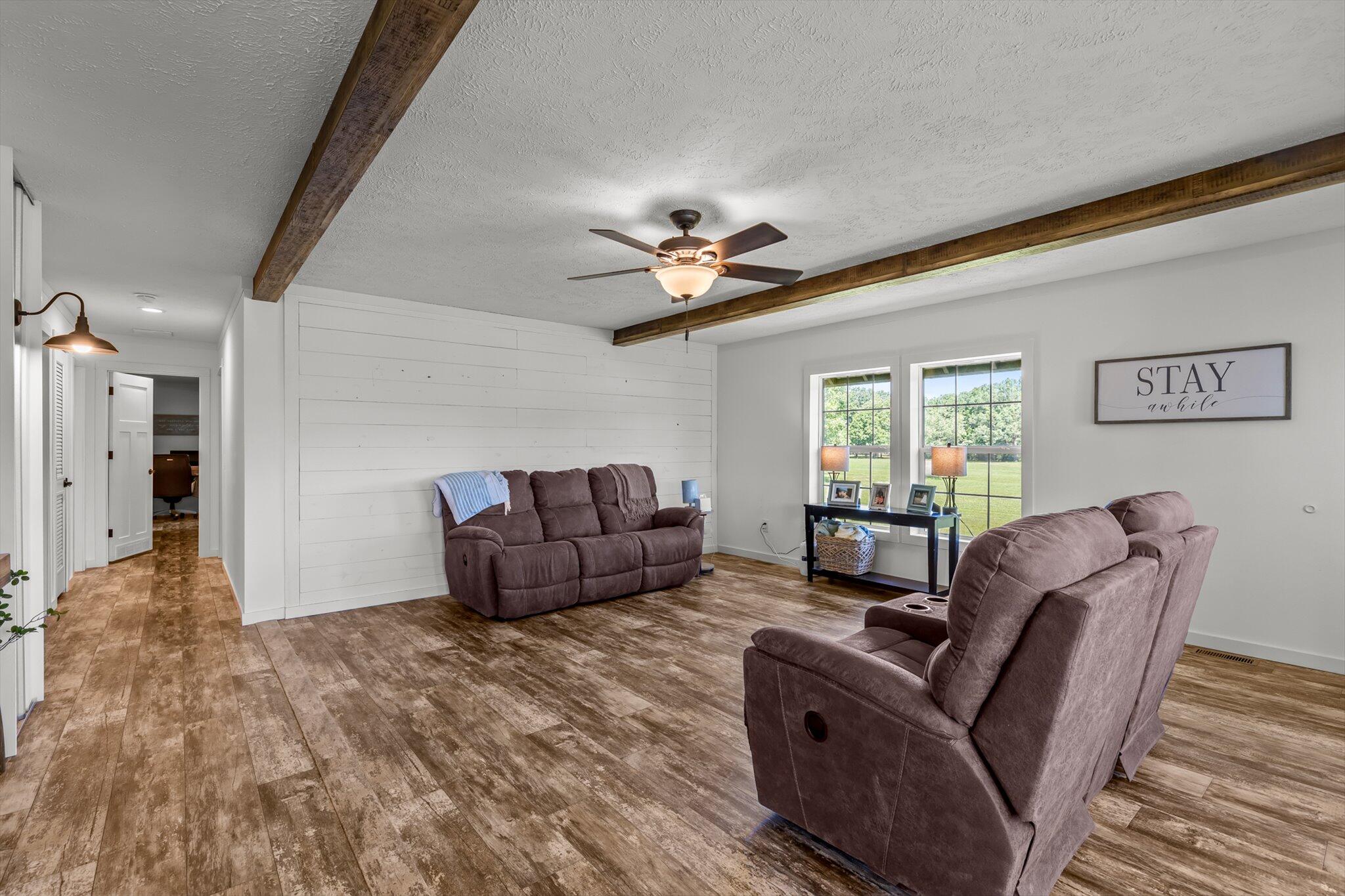 1523 West Farm Road 40 Property Photo 14