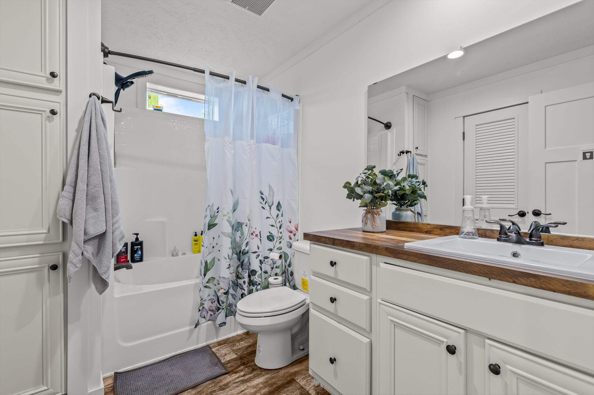 1523 West Farm Road 40 Property Photo 17