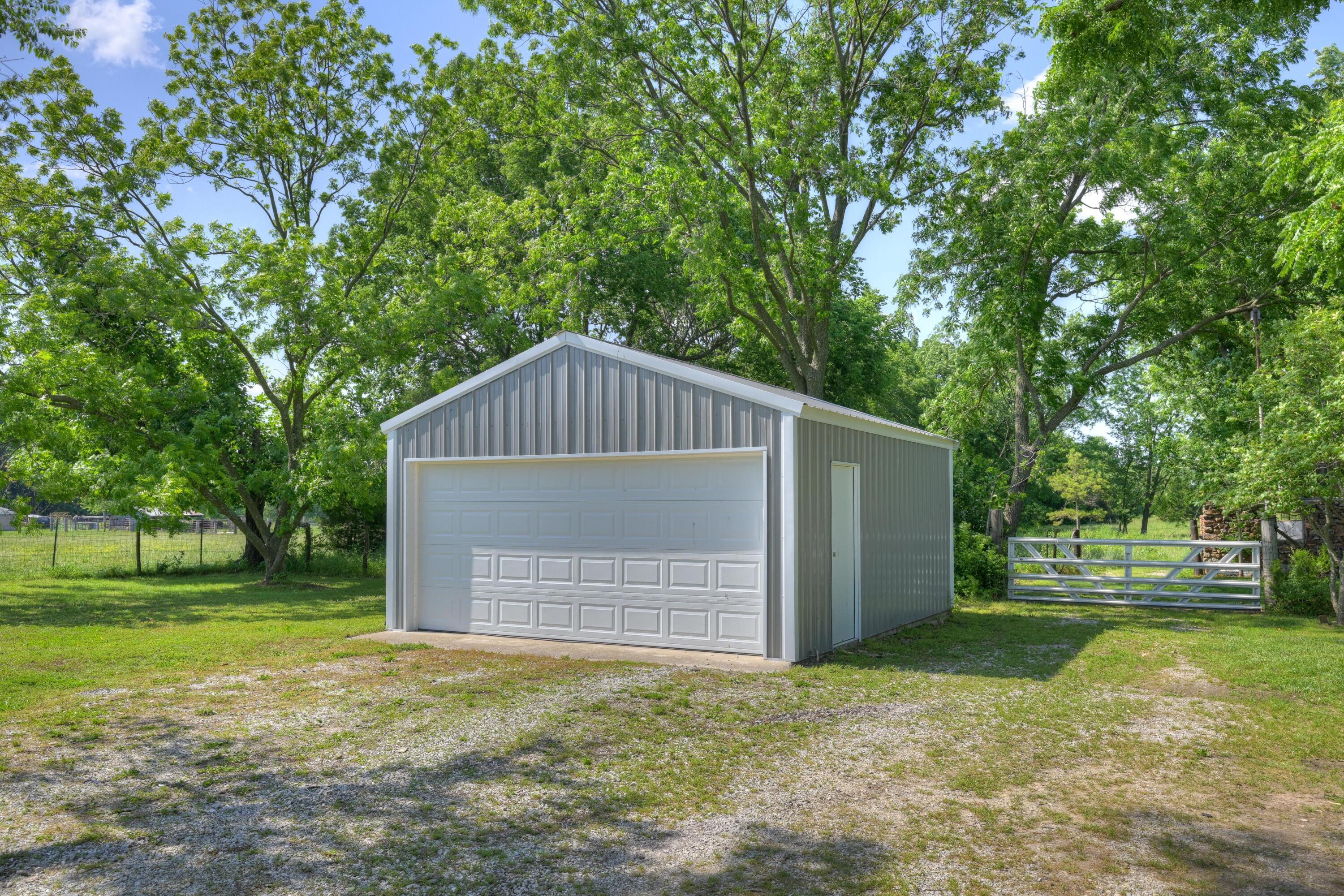 17381 Imperial Road Property Photo 4