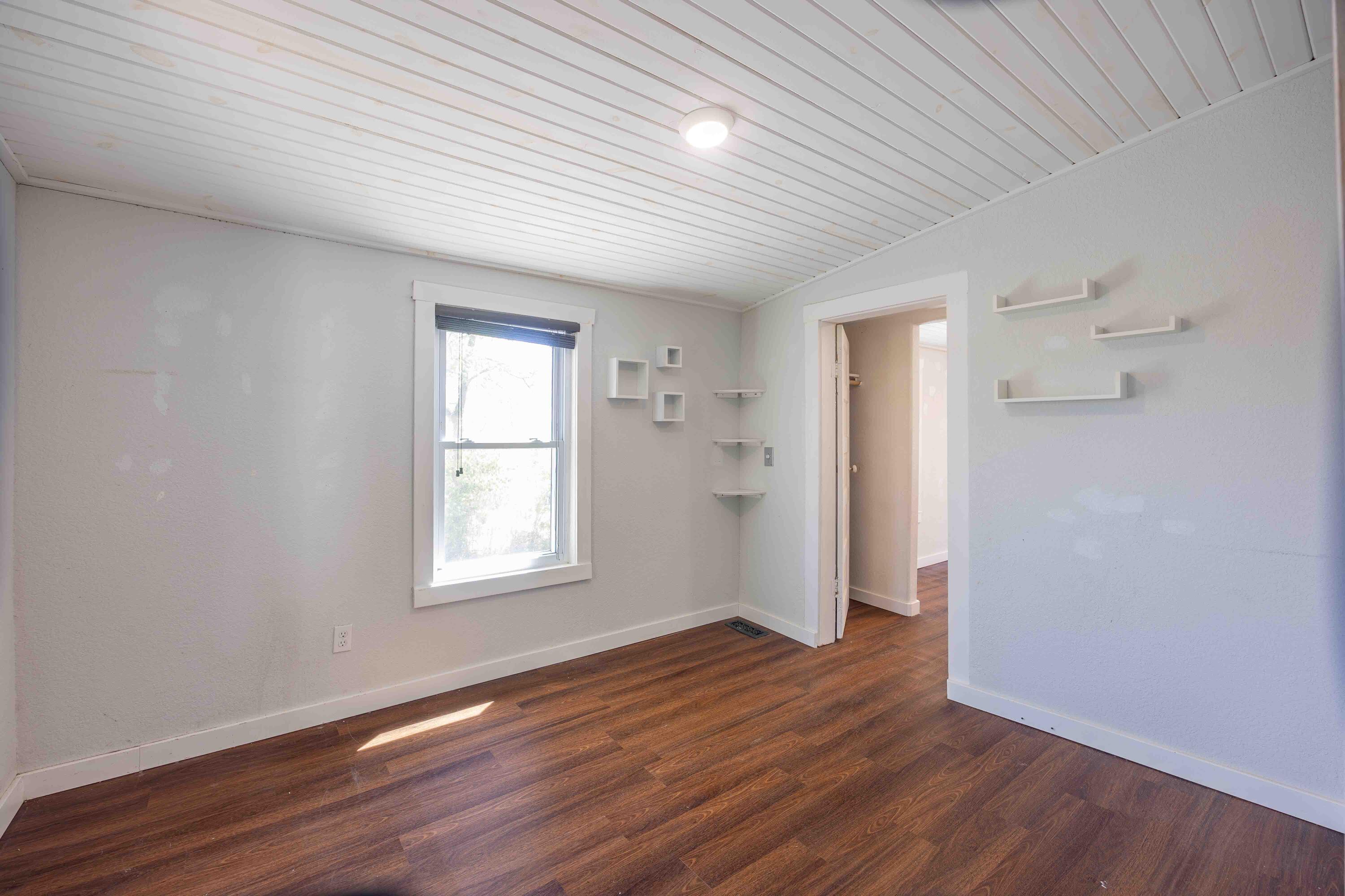 413 West College Street Property Photo 13
