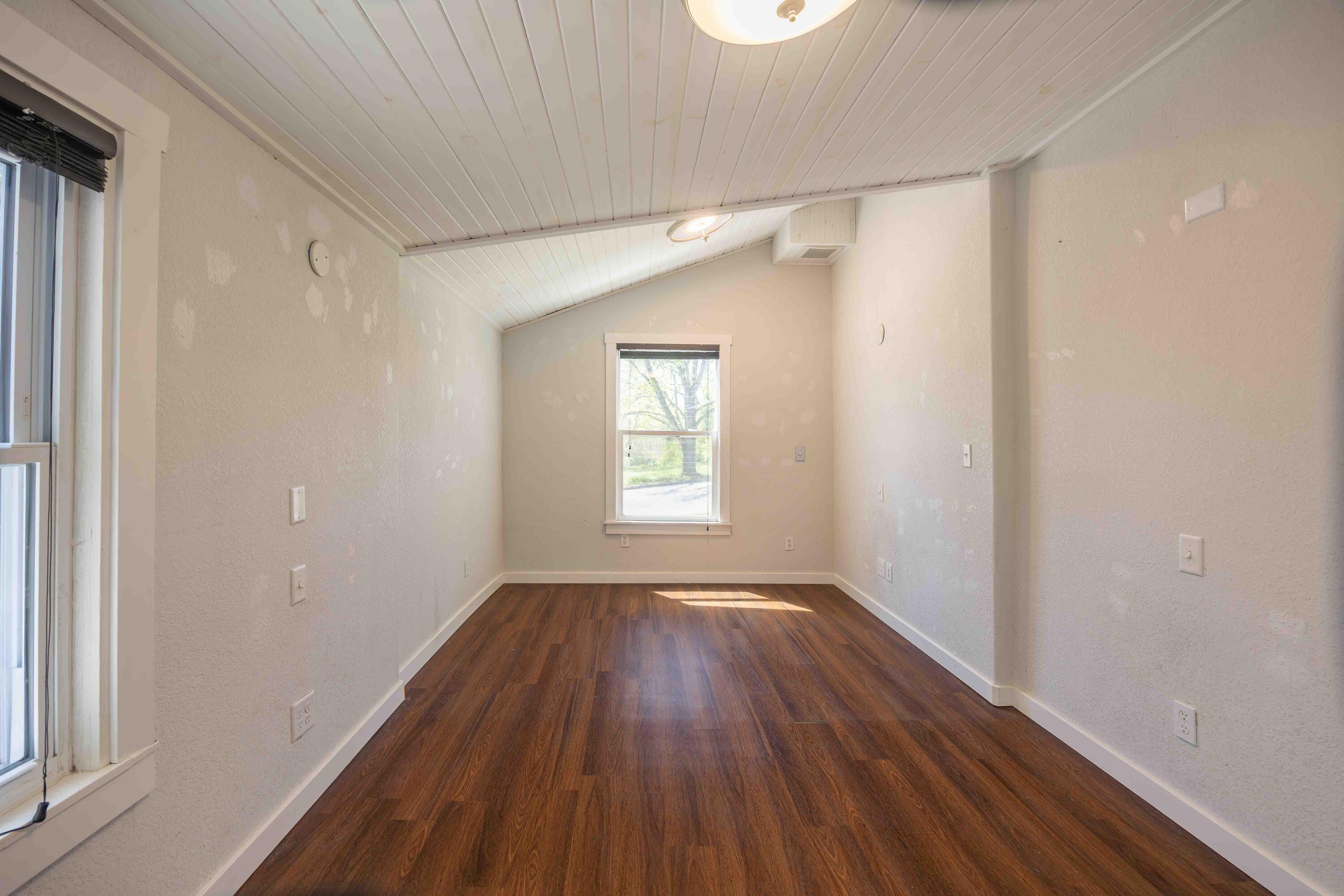 413 West College Street Property Photo 15