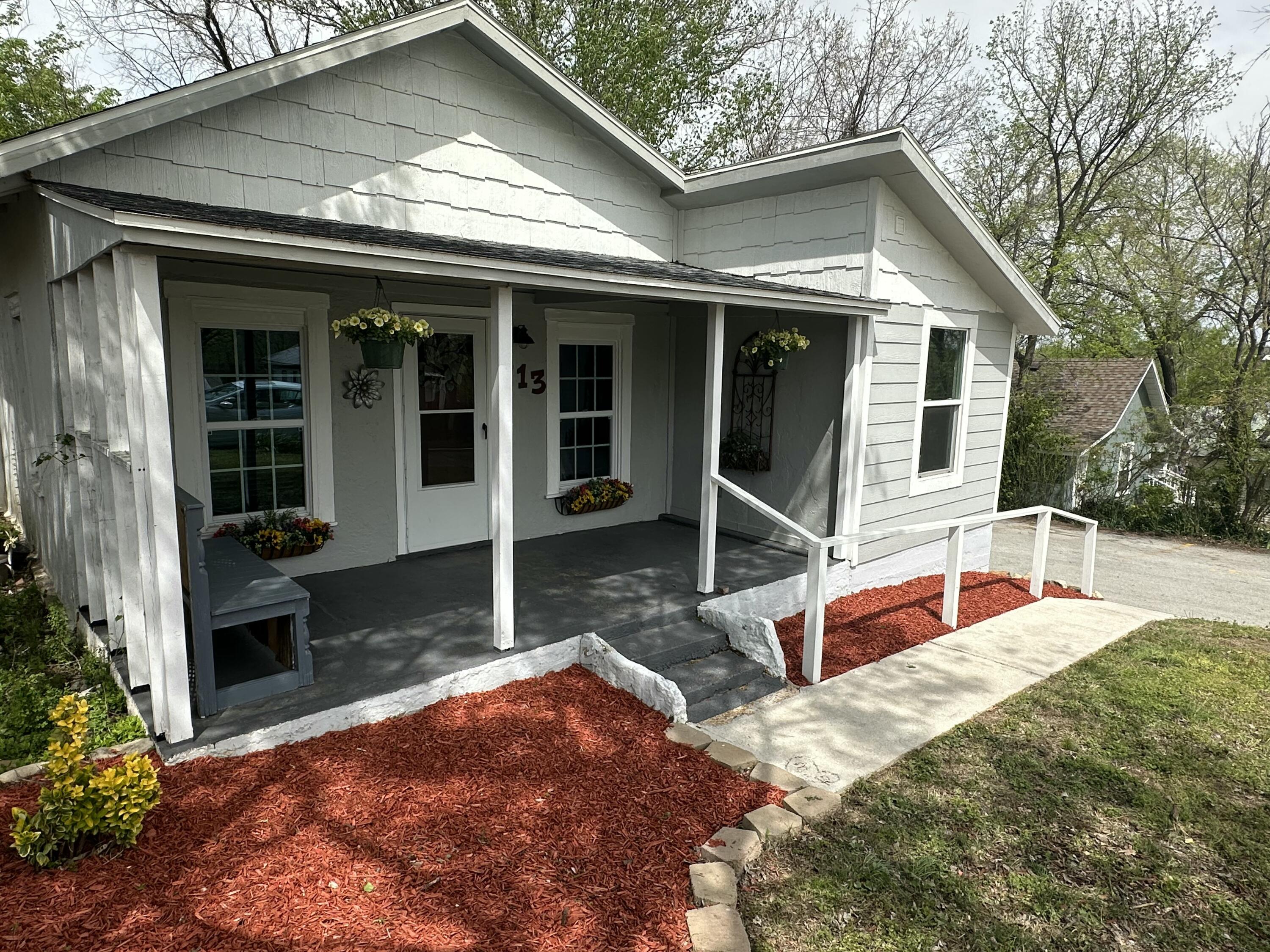 413 West College Street Property Photo 17