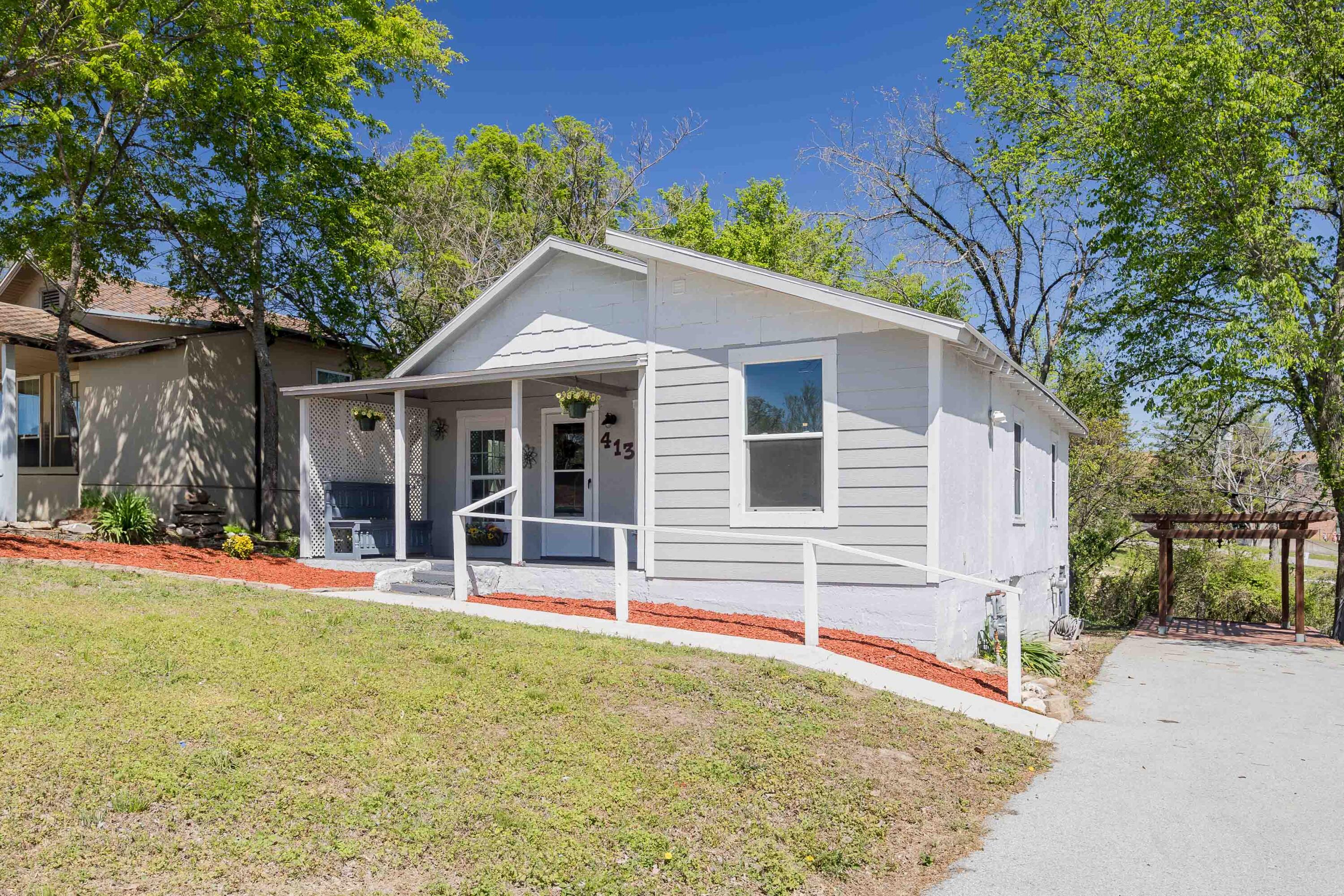 413 West College Street Property Photo 18