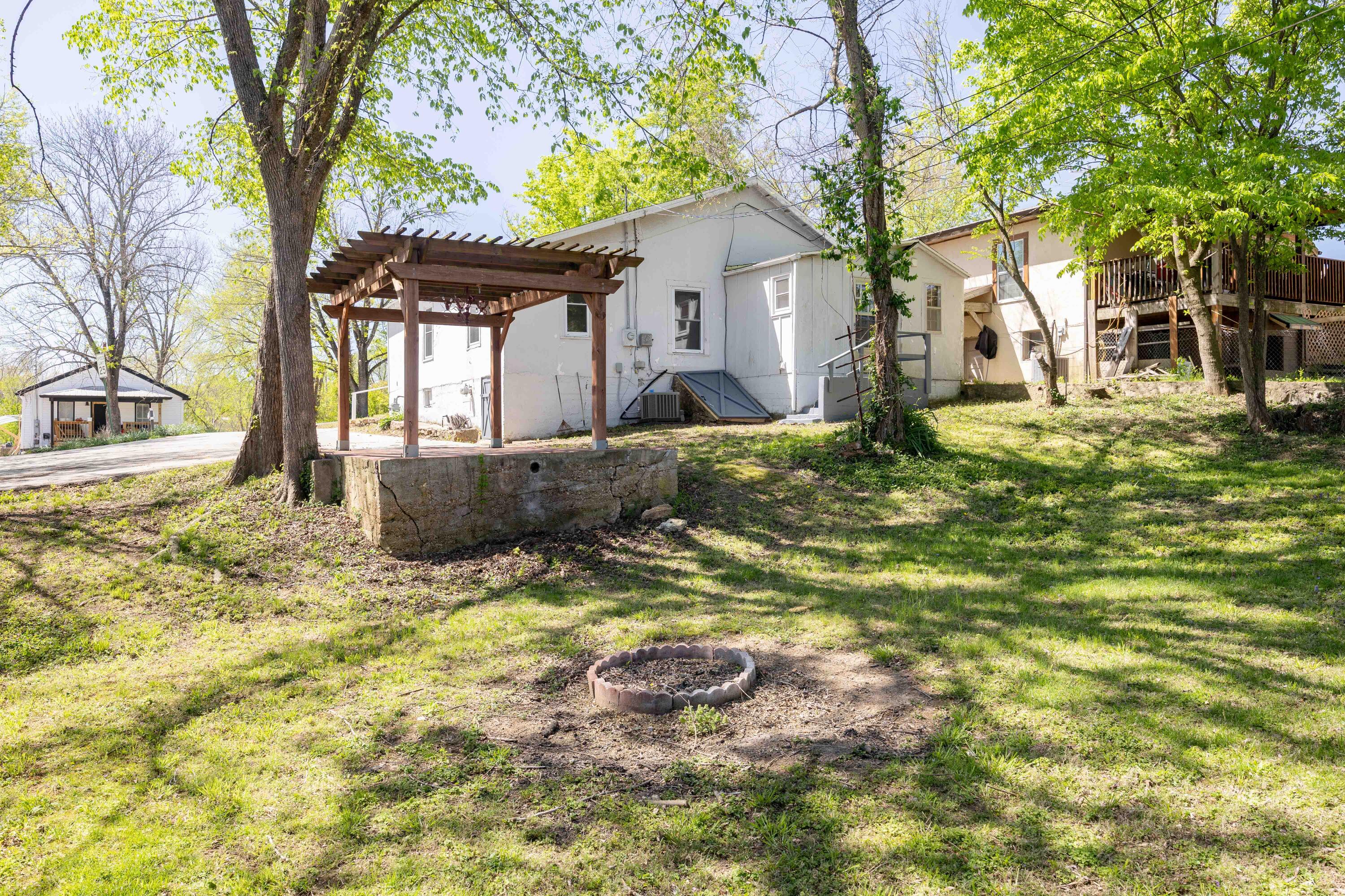 413 West College Street Property Photo 19