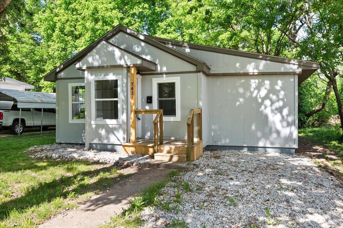 741 North Warren Avenue Property Photo 3