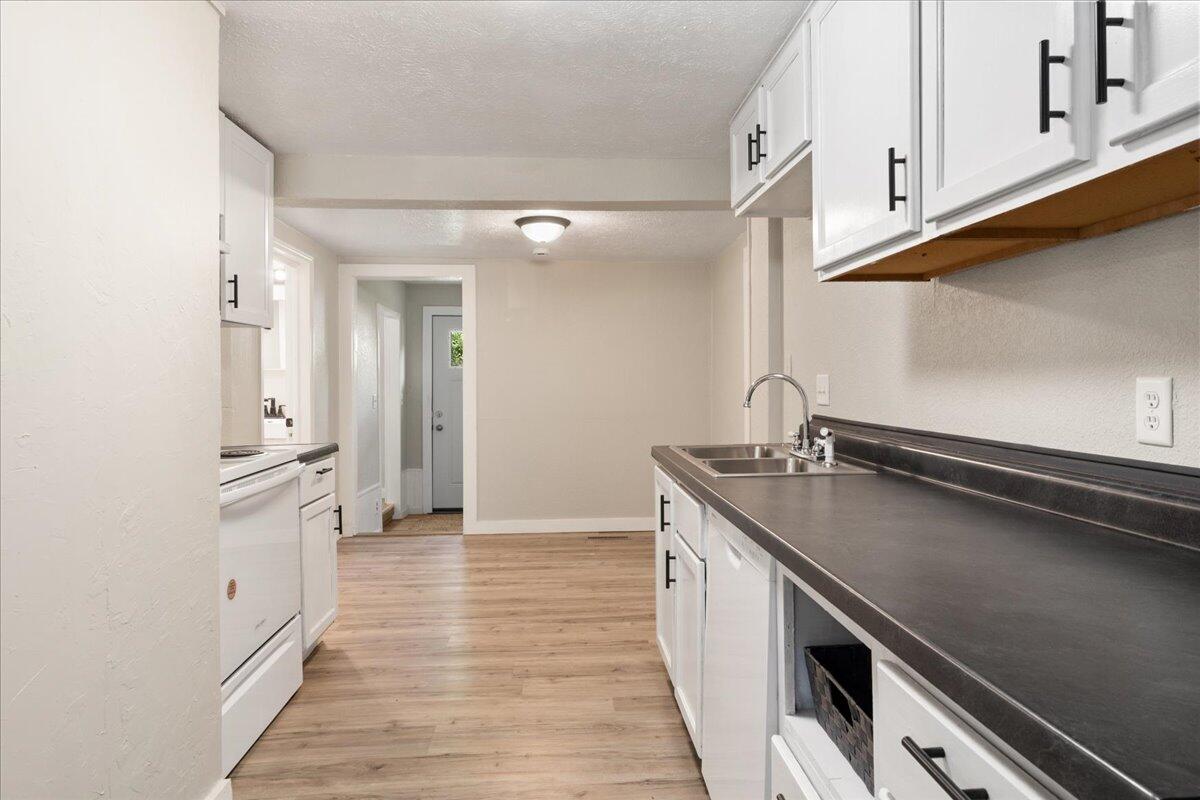 741 North Warren Avenue Property Photo 8