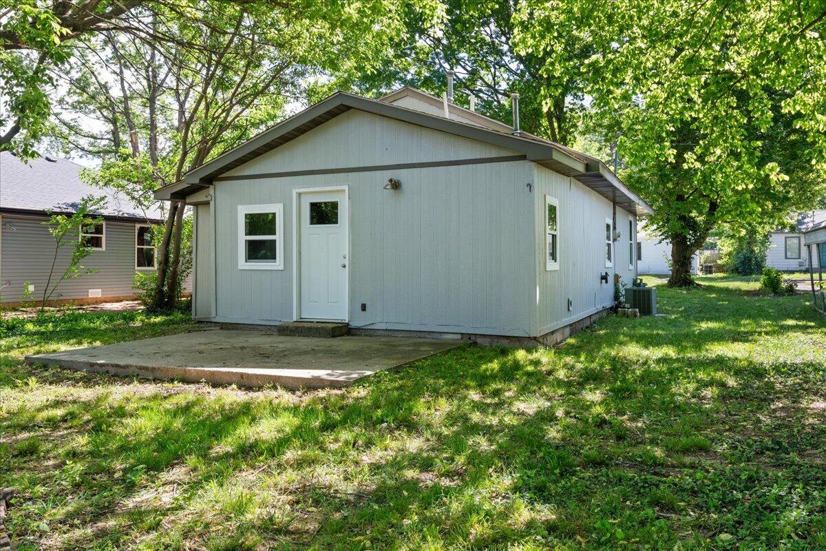 741 North Warren Avenue Property Photo 16