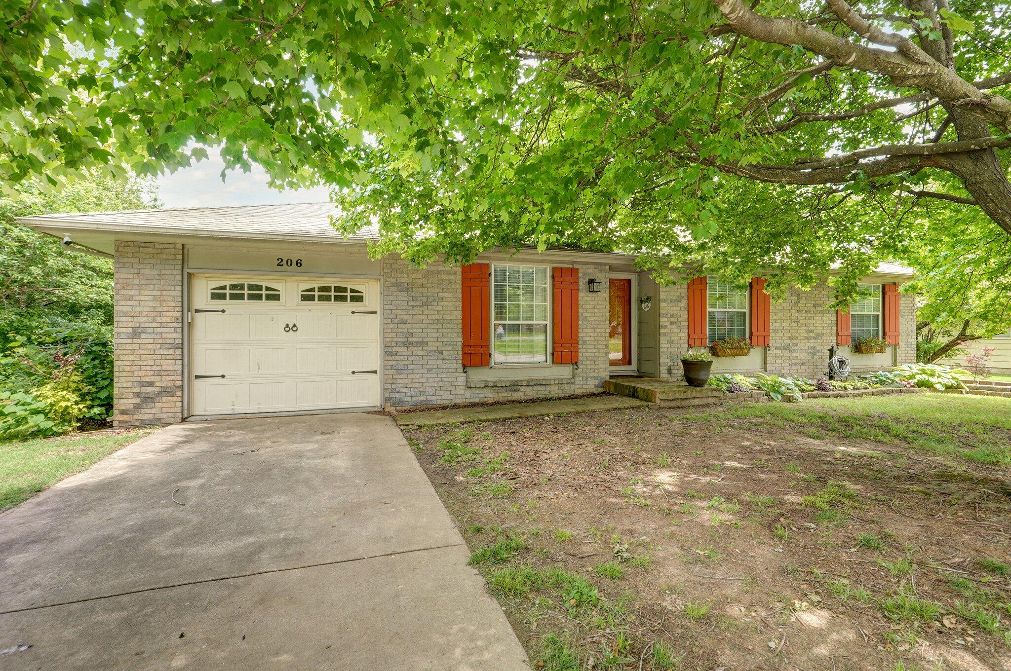 206 North Lynn Avenue Property Photo 1