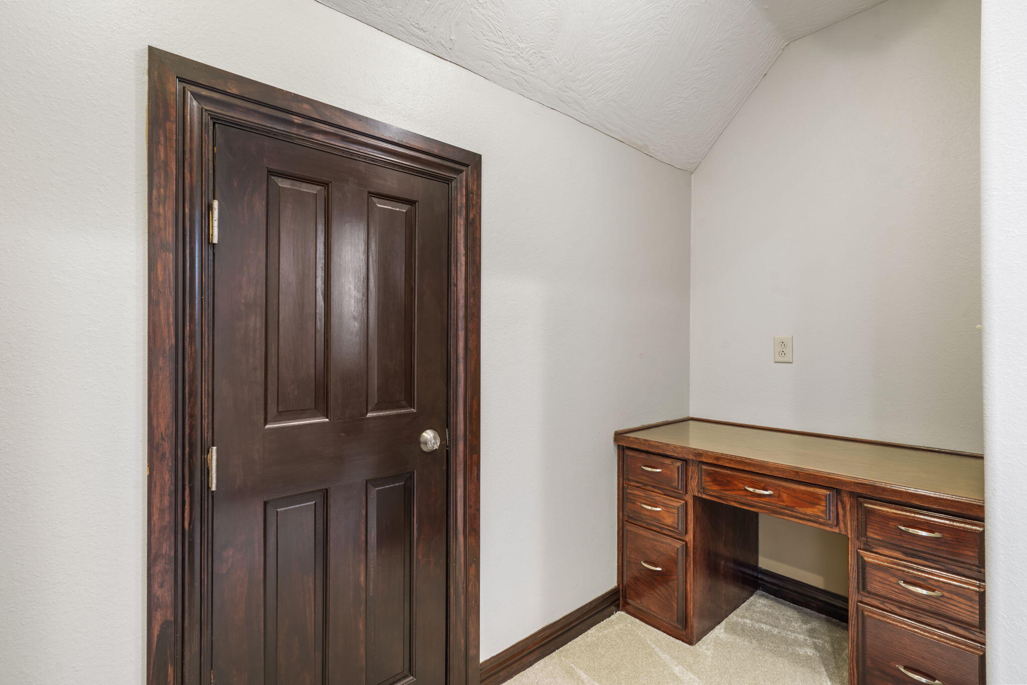 110 Castlekeep Drive Property Photo 28