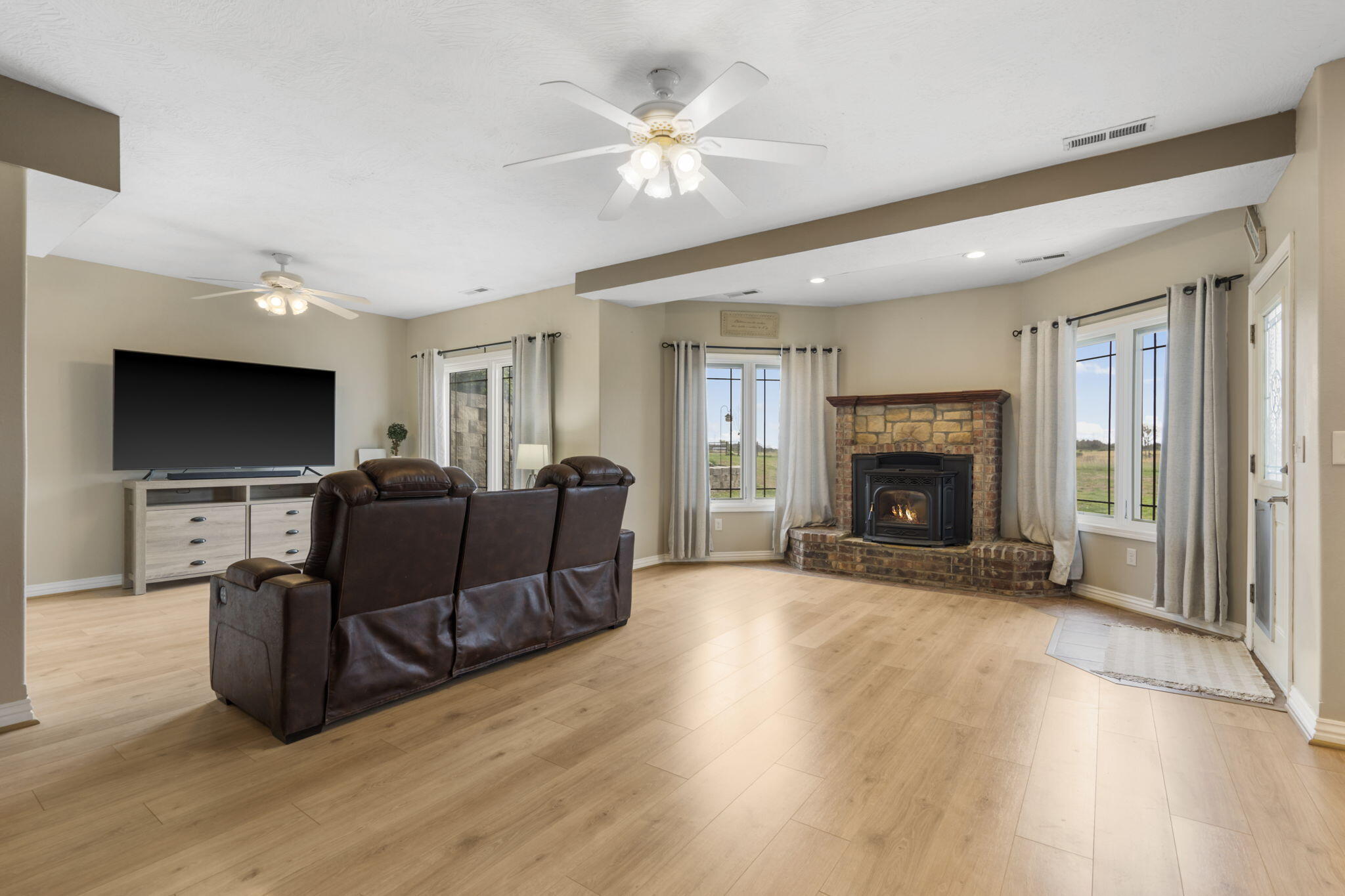 110 Castlekeep Drive Property Photo 35