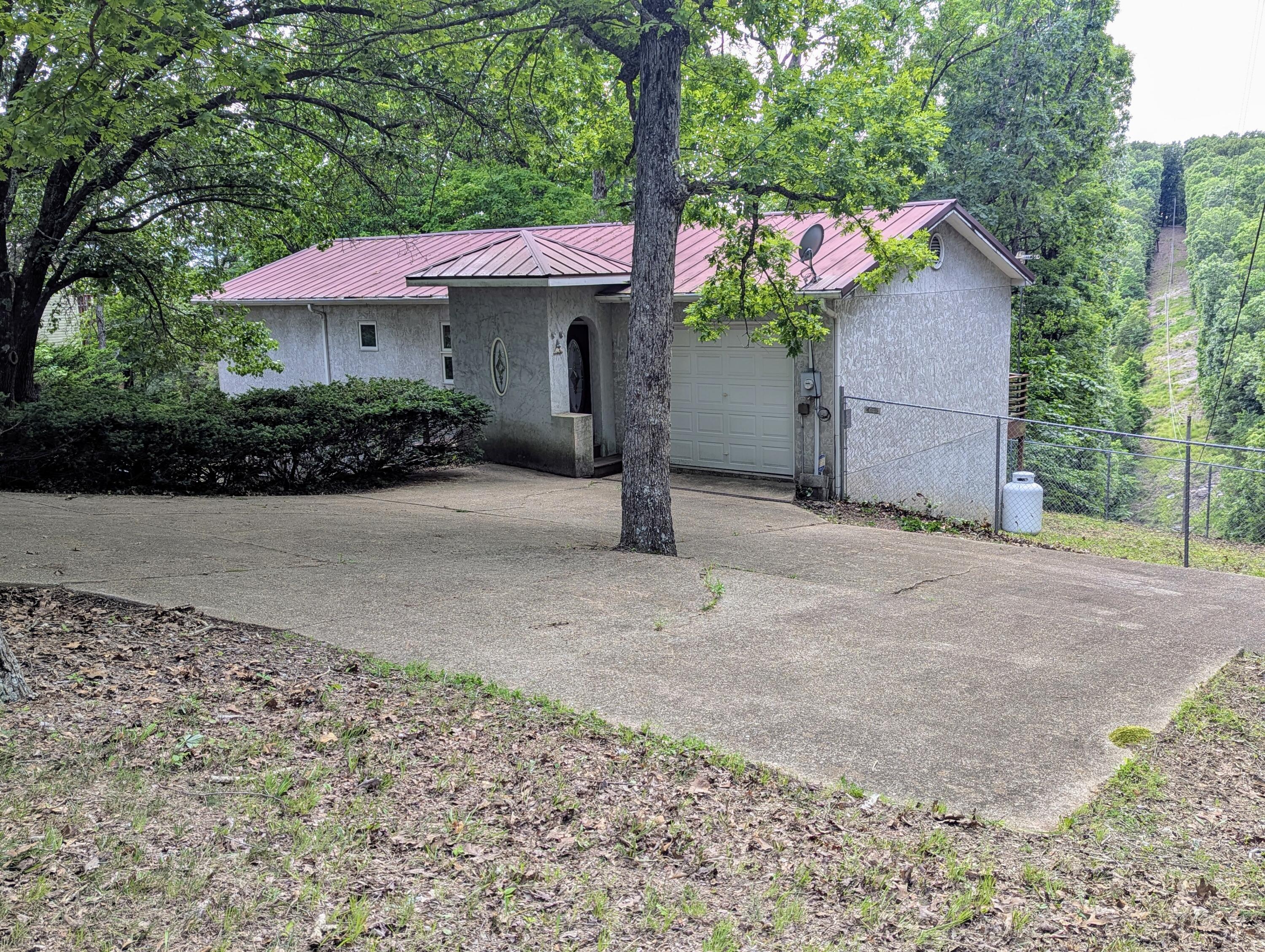 1649 Talking Rocks Road Property Photo 1