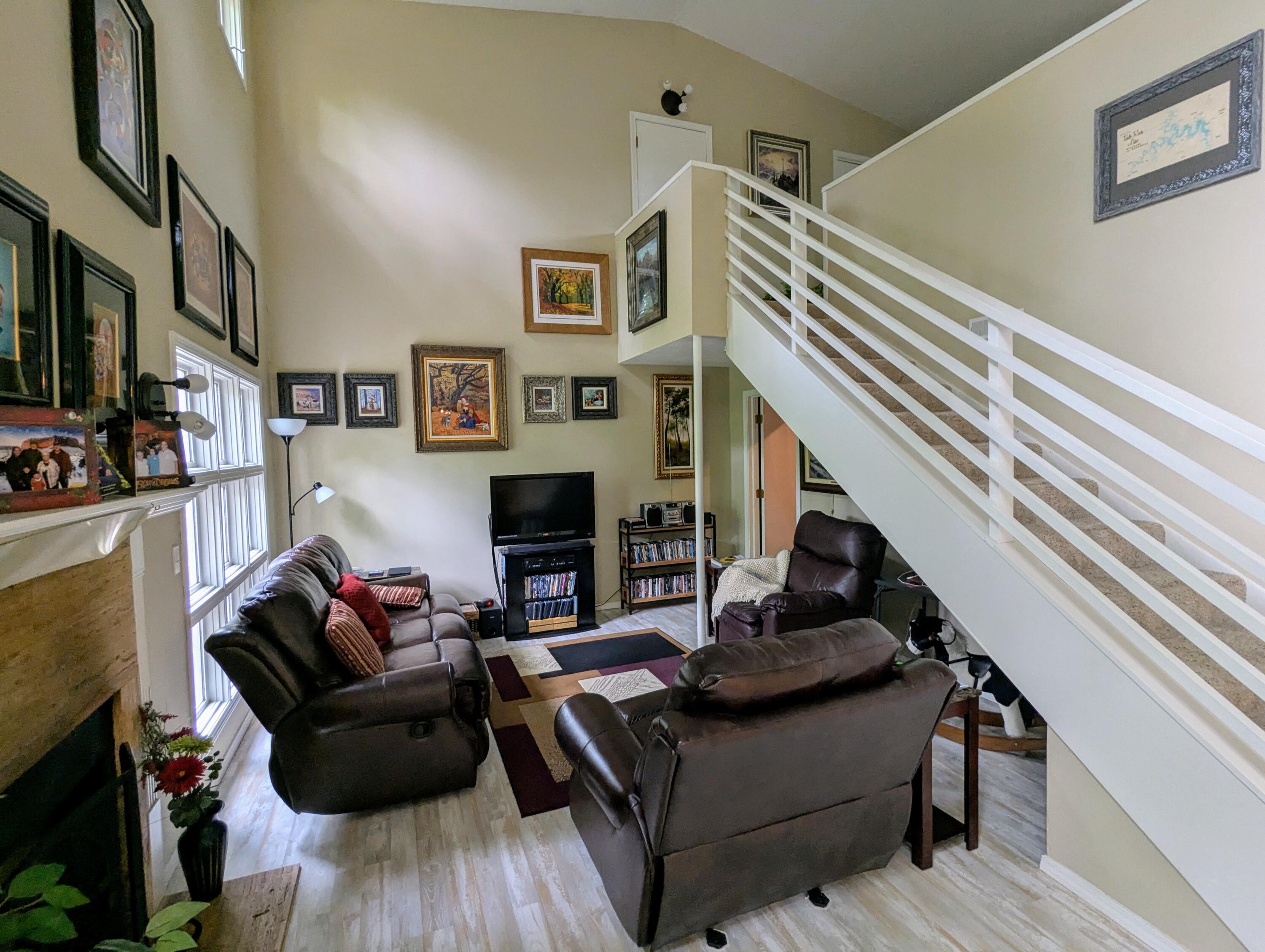 1649 Talking Rocks Road Property Photo 3