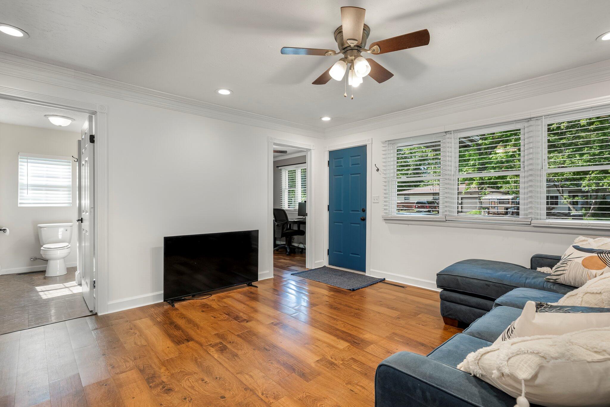 332 East Silsby Street Property Photo 9